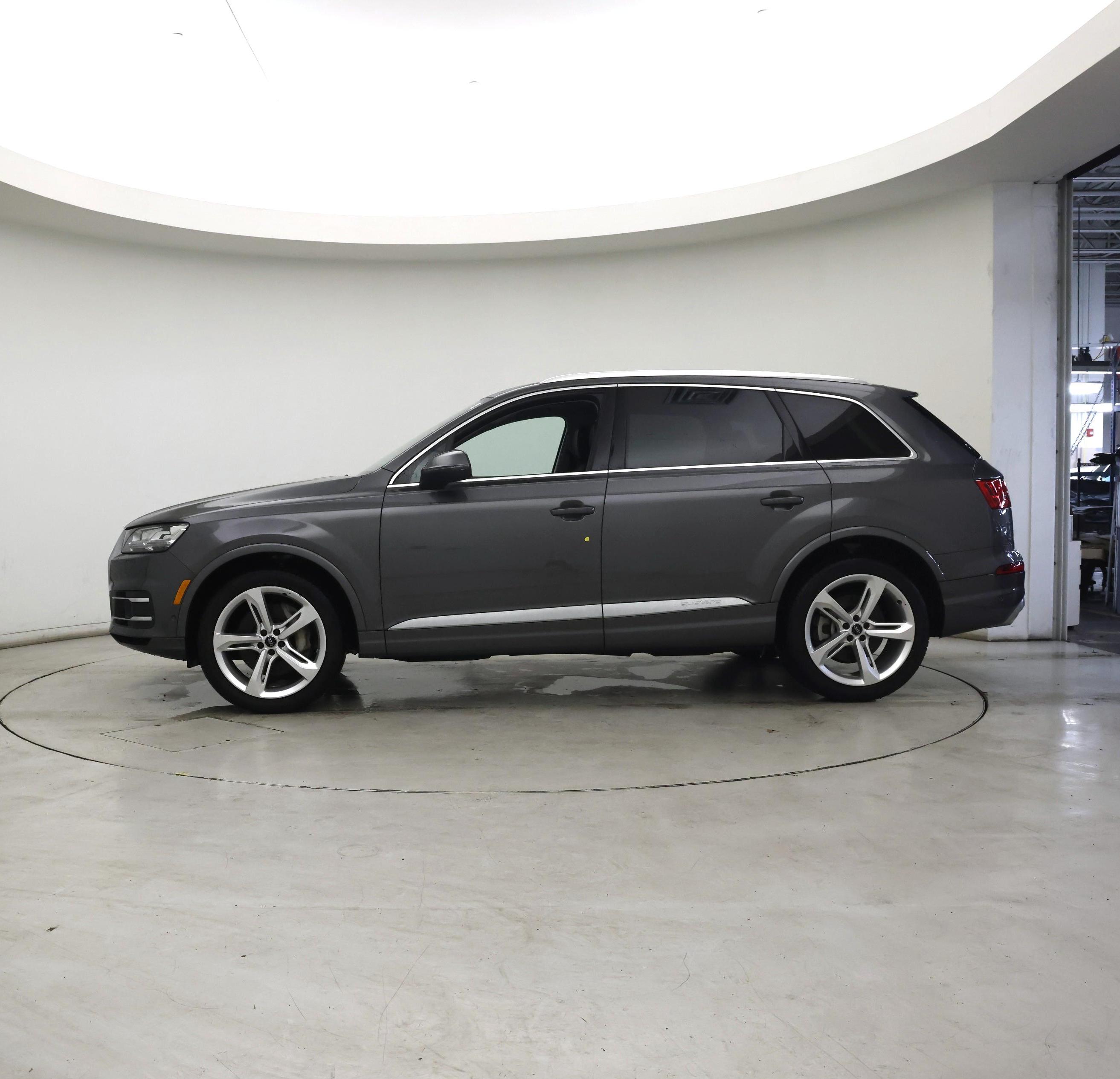 Thumbnail: 2019 Audi Q7 - 3