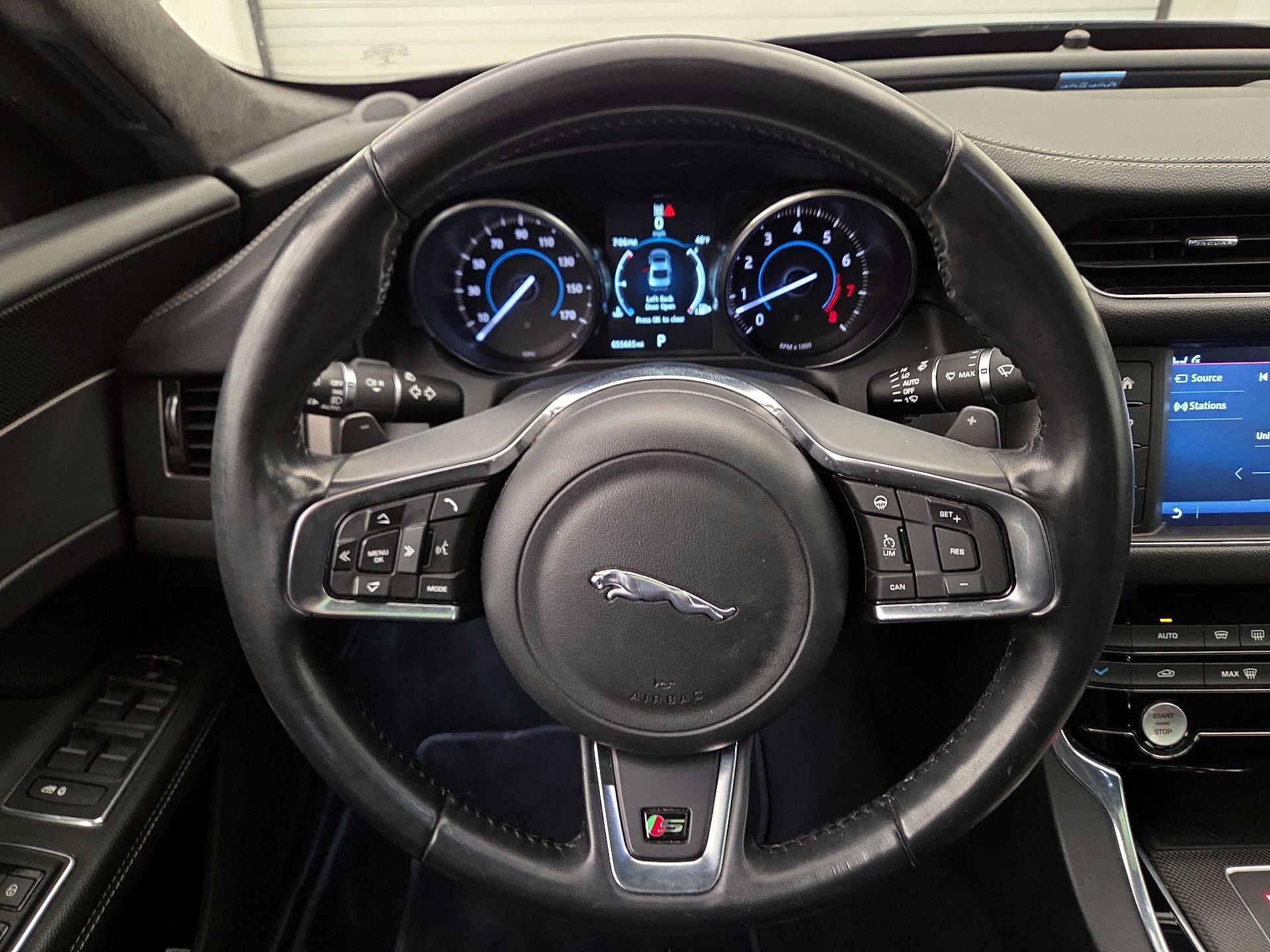 Thumbnail: 2016 Jaguar XF - 10
