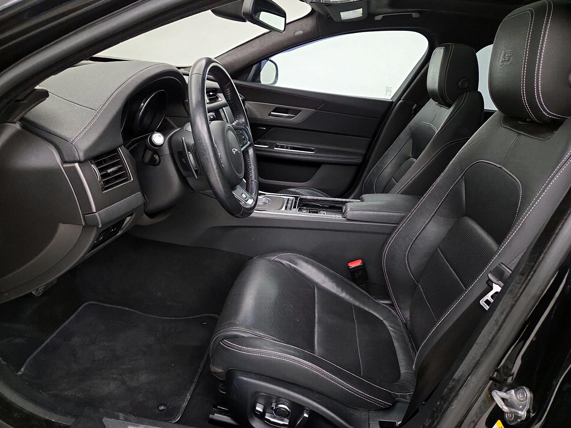 Thumbnail: 2016 Jaguar XF - 11