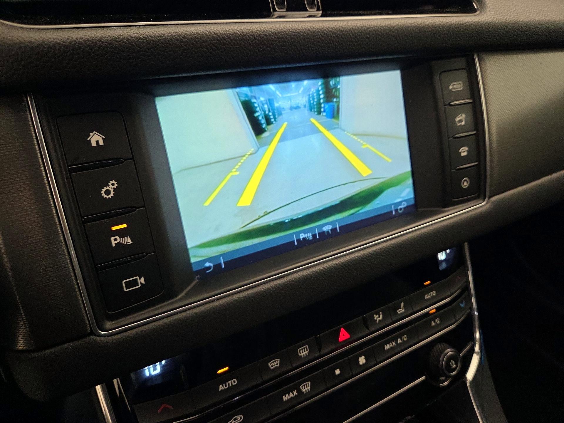 Thumbnail: 2016 Jaguar XF - 14