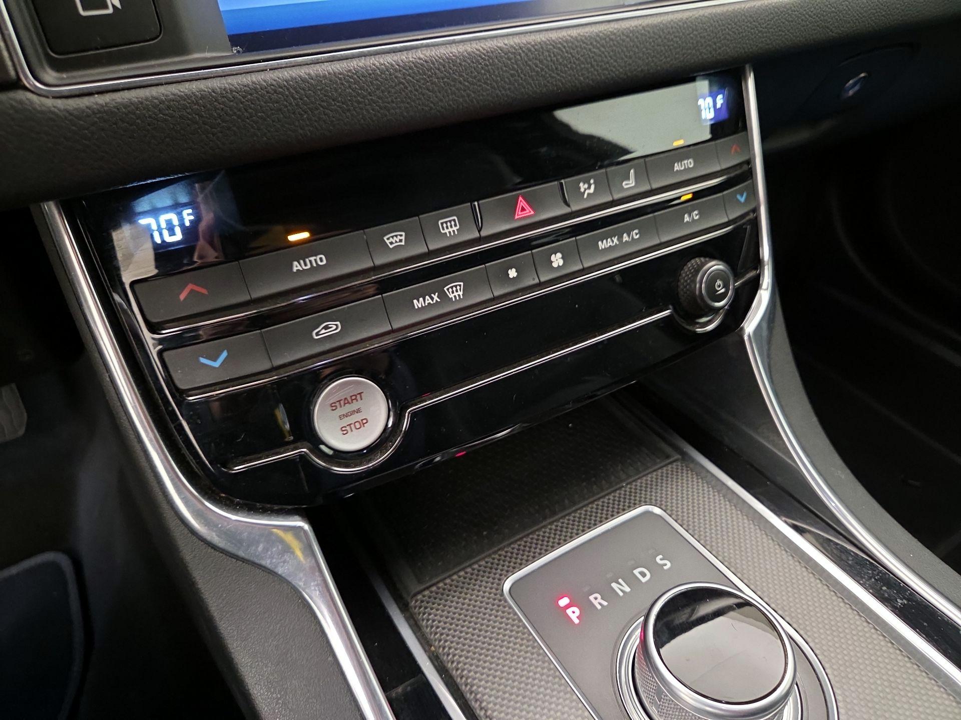 Thumbnail: 2016 Jaguar XF - 16