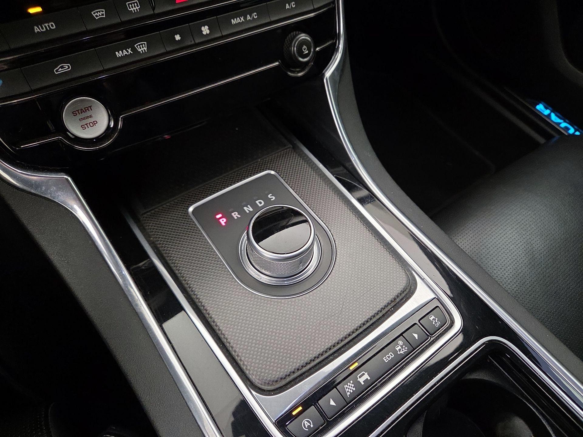 Thumbnail: 2016 Jaguar XF - 17