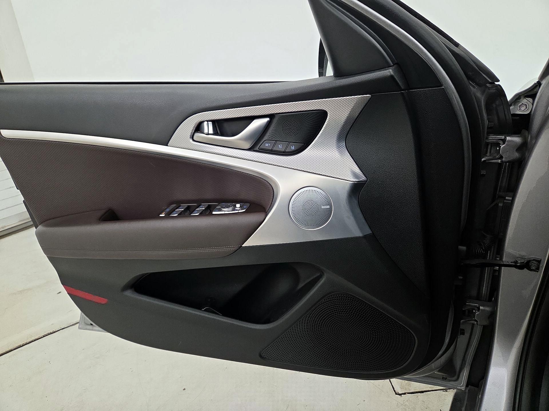 Thumbnail: 2022 Genesis G70 - 12