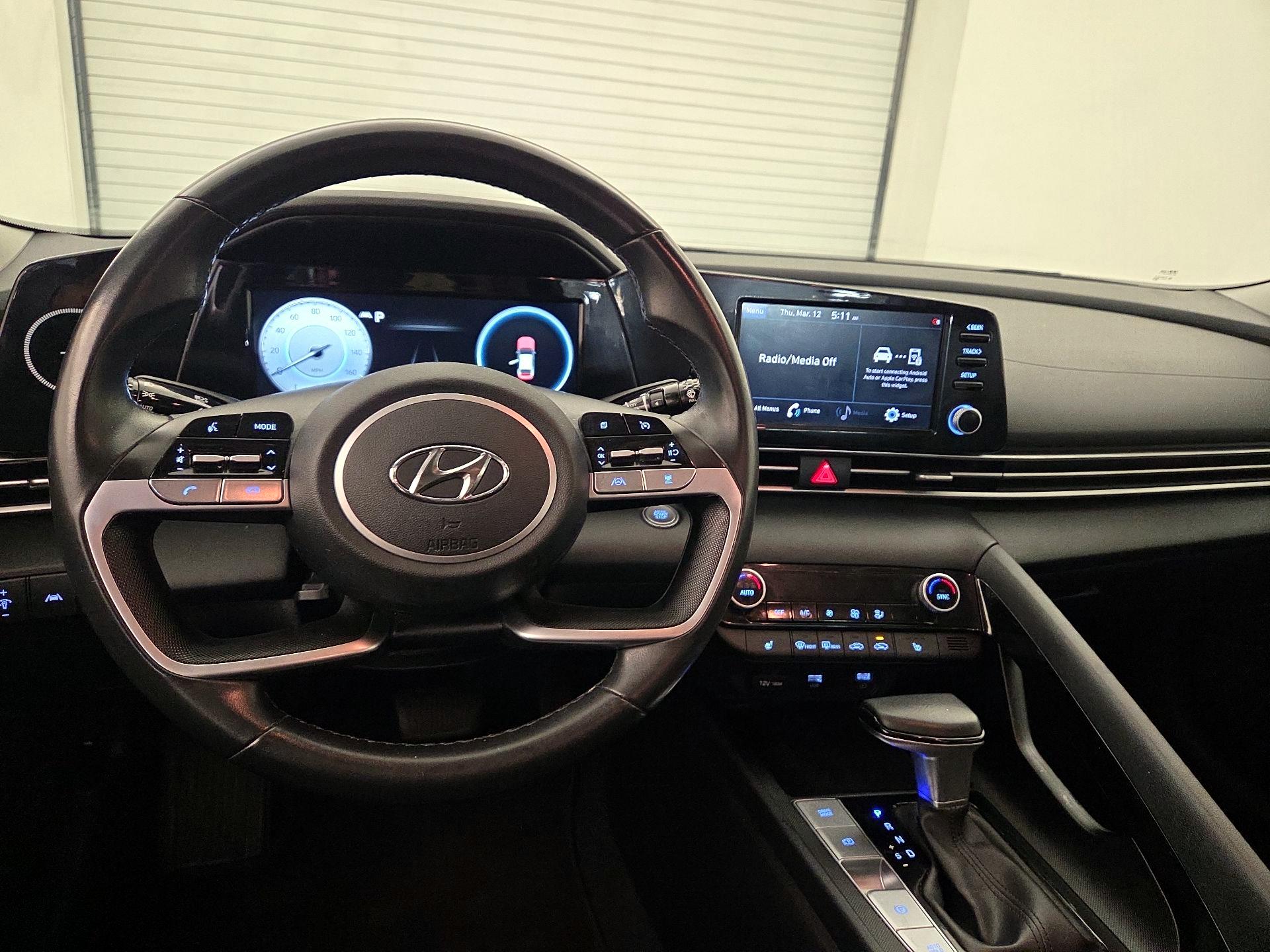Thumbnail: 2022 Hyundai Elantra - 10
