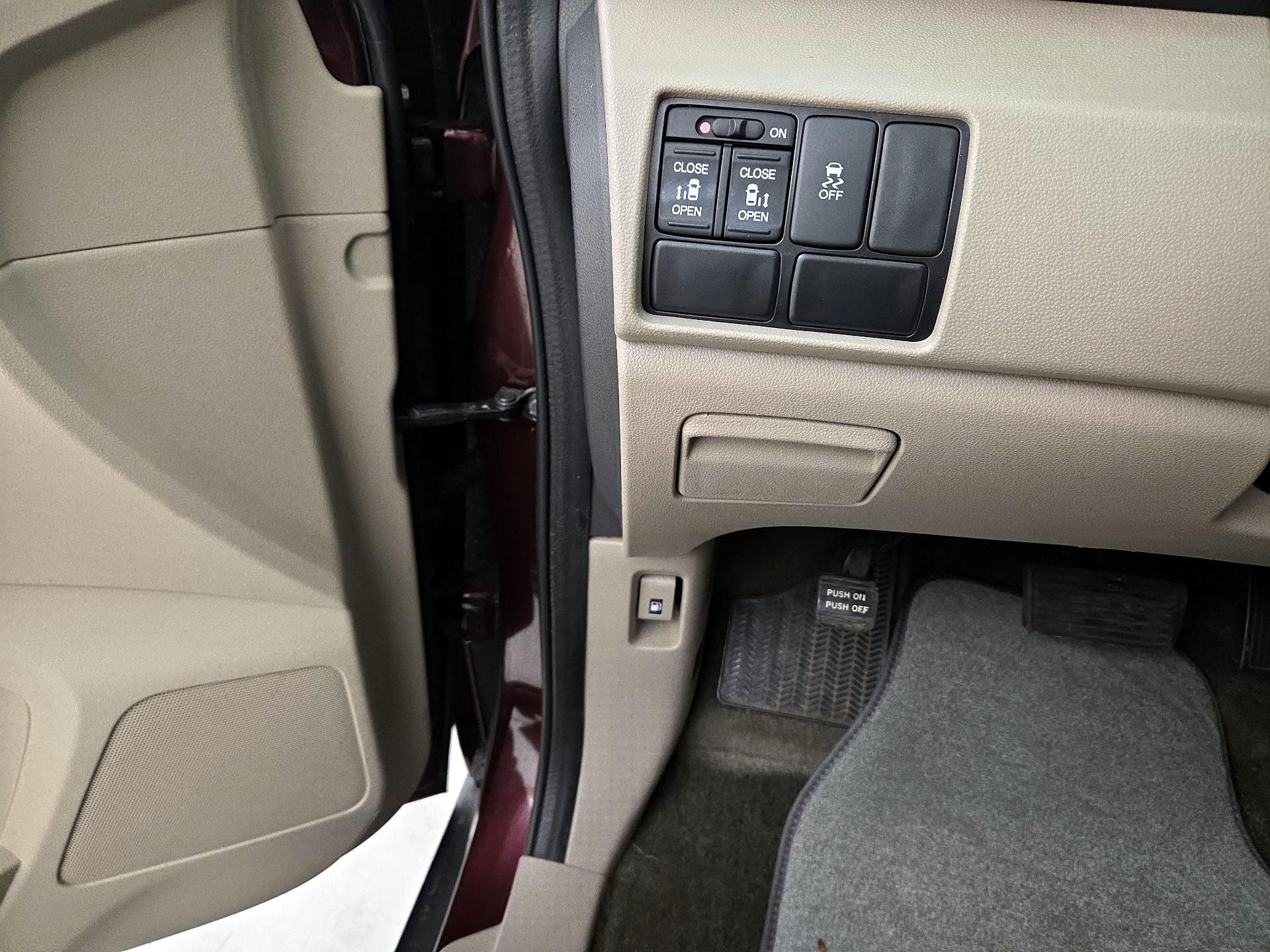 Thumbnail: 2015 Honda Odyssey - 13