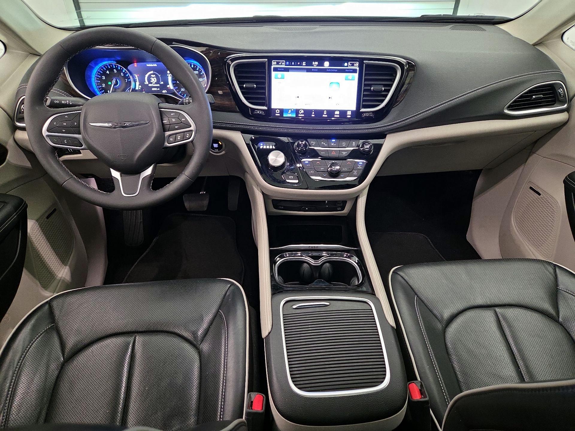 Thumbnail: 2023 Chrysler Pacifica - 9