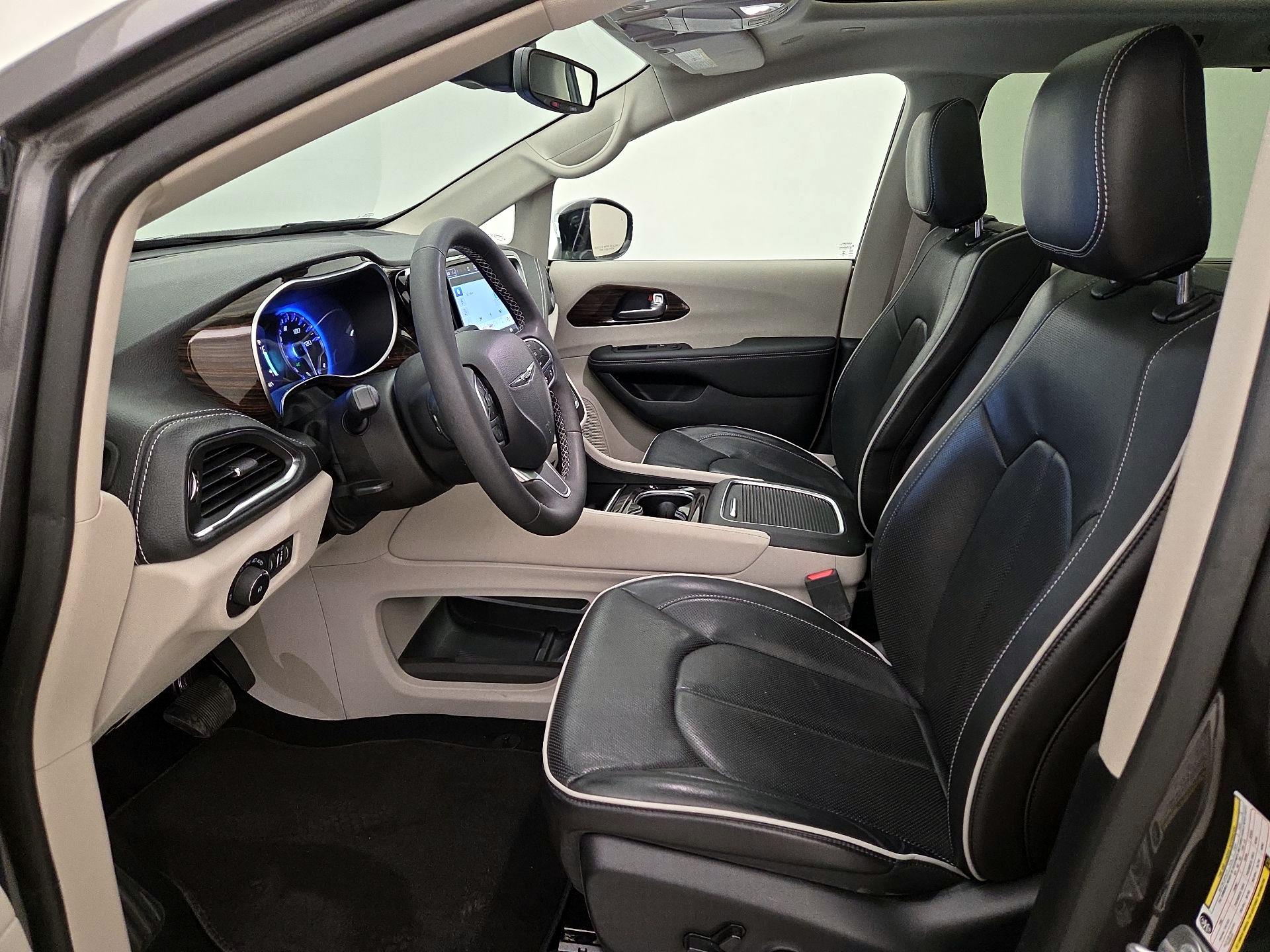 Thumbnail: 2023 Chrysler Pacifica - 11