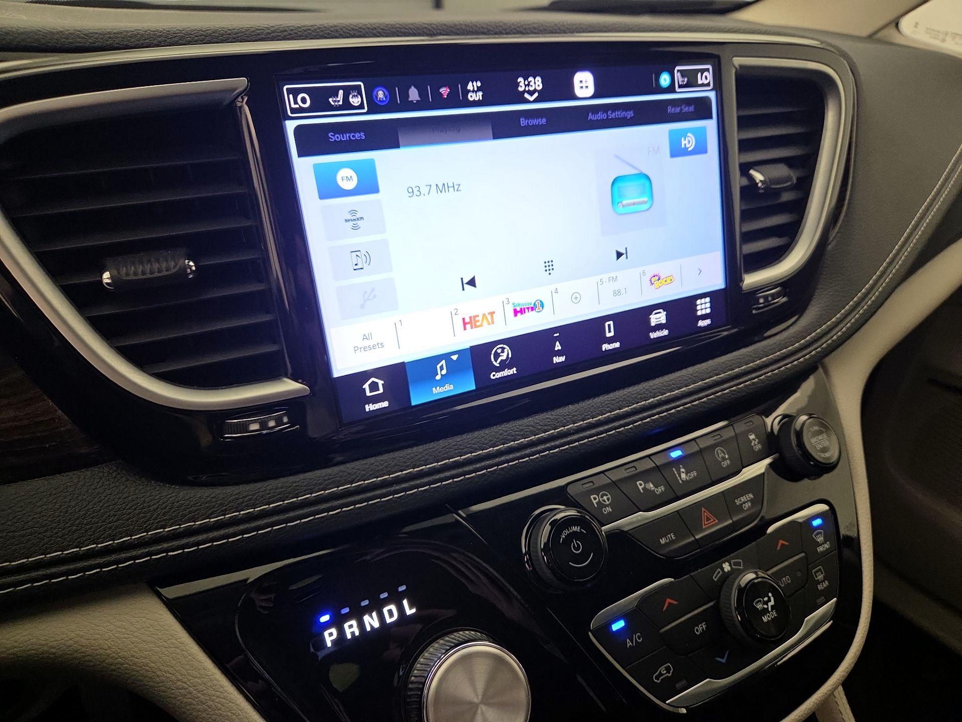 Thumbnail: 2023 Chrysler Pacifica - 15