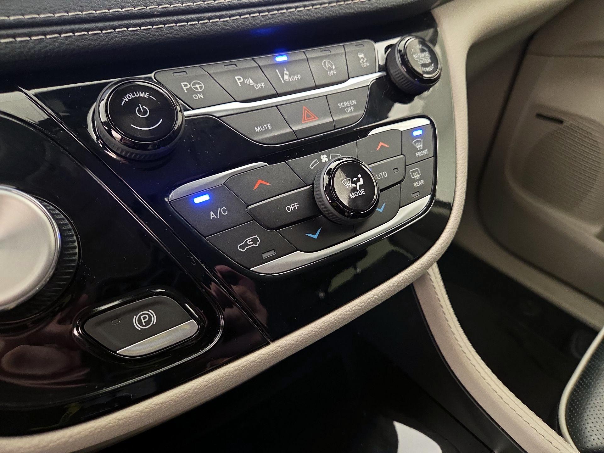 Thumbnail: 2023 Chrysler Pacifica - 16