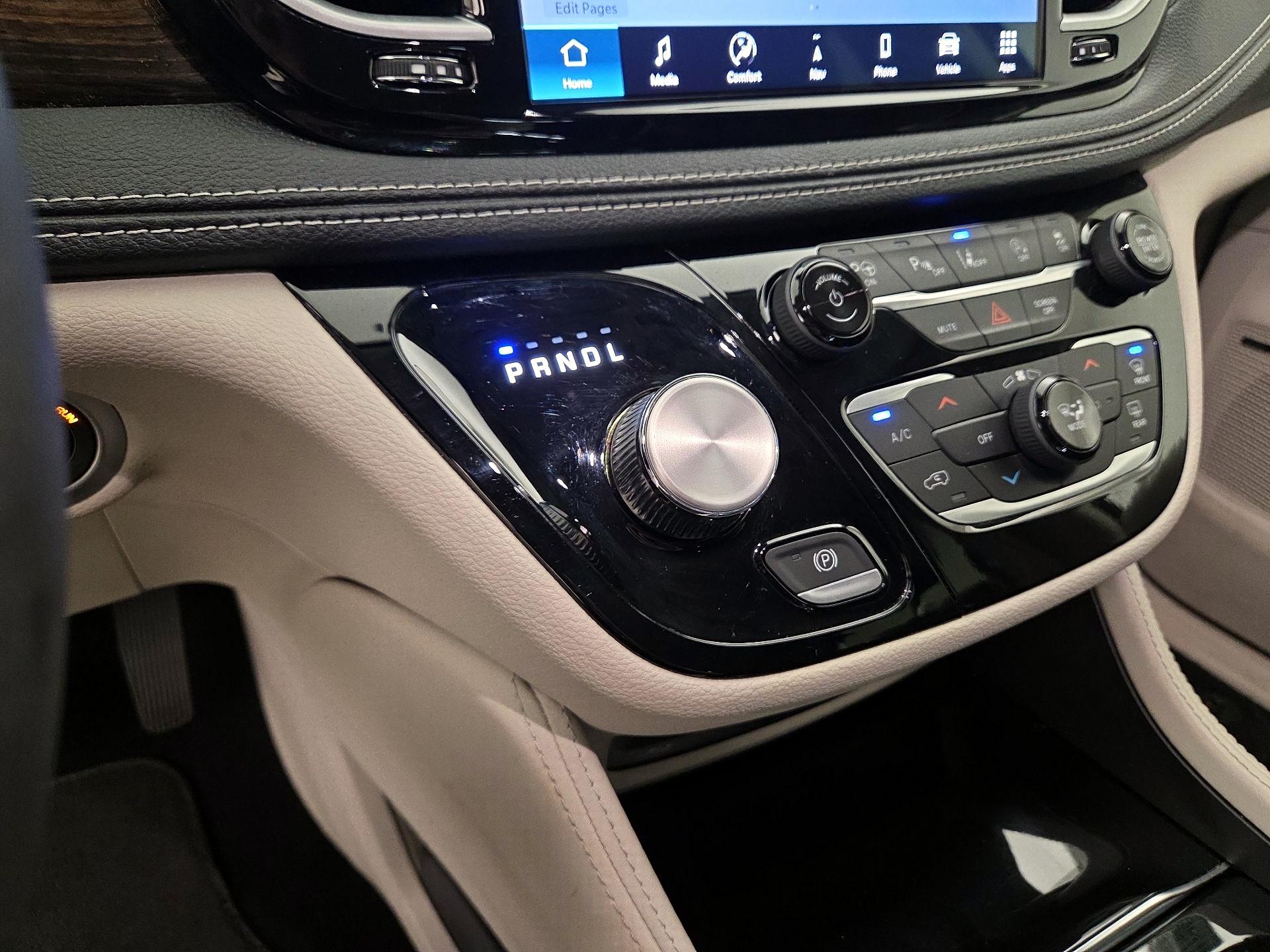 Thumbnail: 2023 Chrysler Pacifica - 17