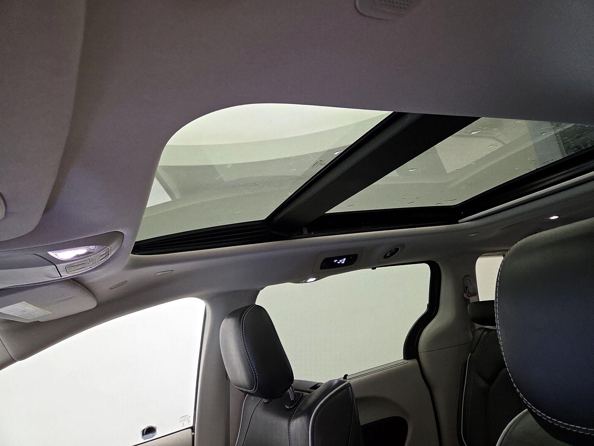 Thumbnail: 2023 Chrysler Pacifica - 19