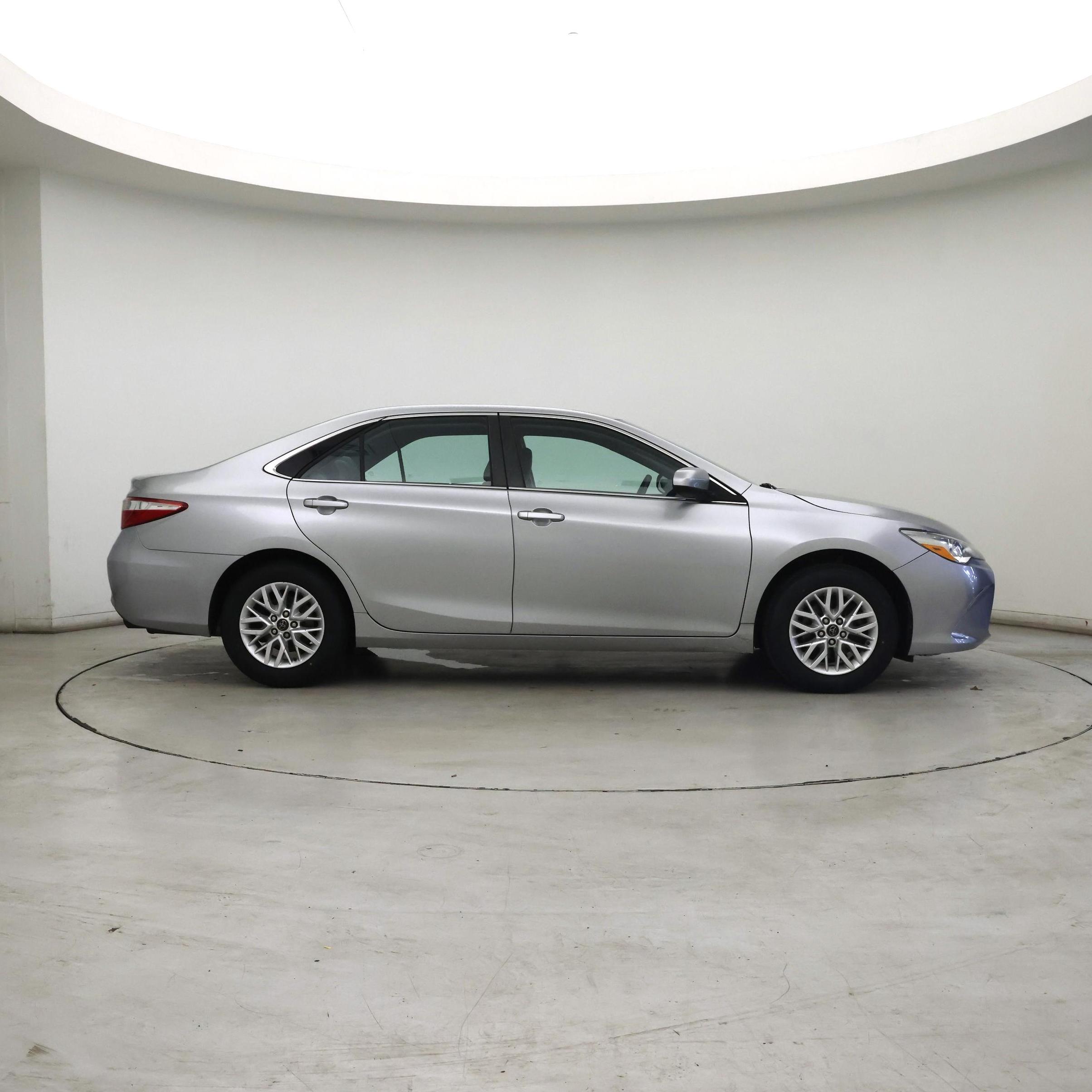 Thumbnail: 2017 Toyota Camry - 7