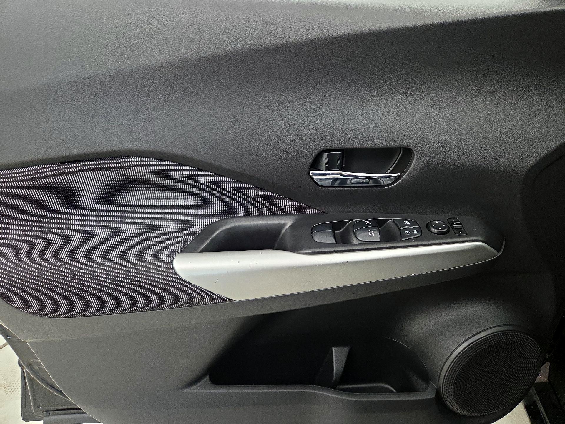 Thumbnail: 2018 Nissan Kicks - 12