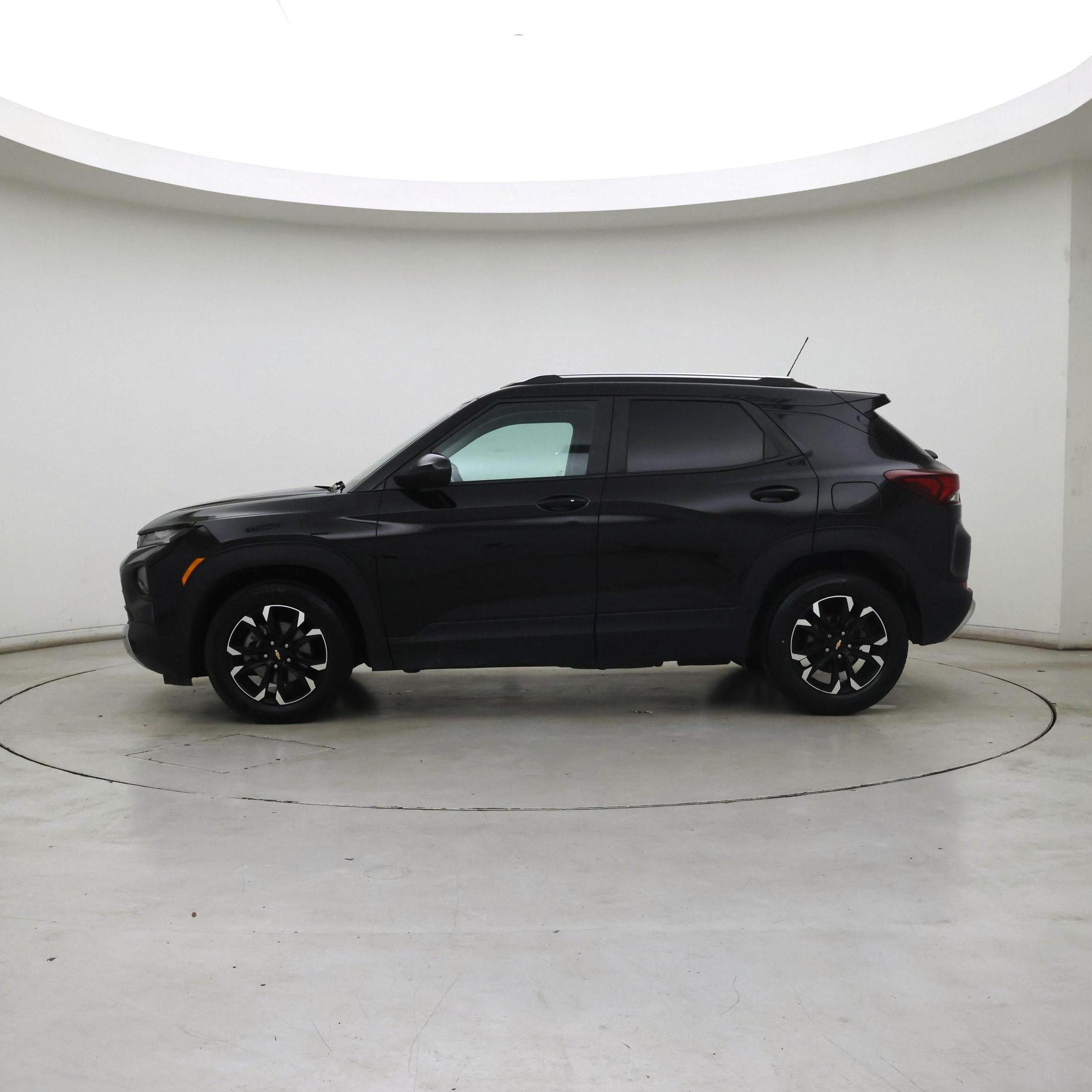 Thumbnail: 2021 Chevrolet TrailBlazer - 3