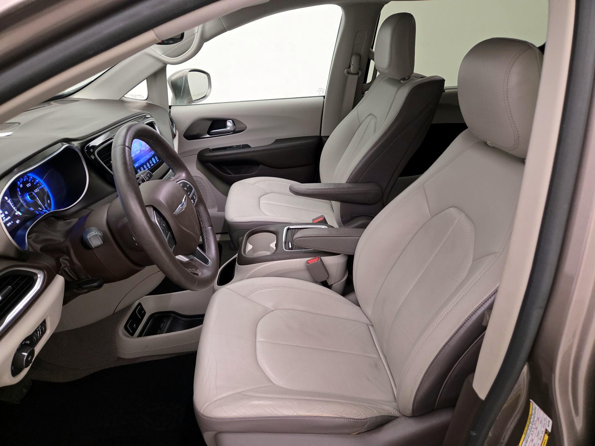 Thumbnail: 2017 Chrysler Pacifica - 11