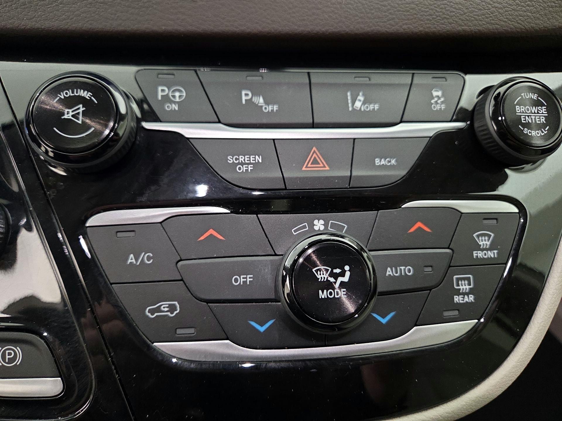 Thumbnail: 2017 Chrysler Pacifica - 16