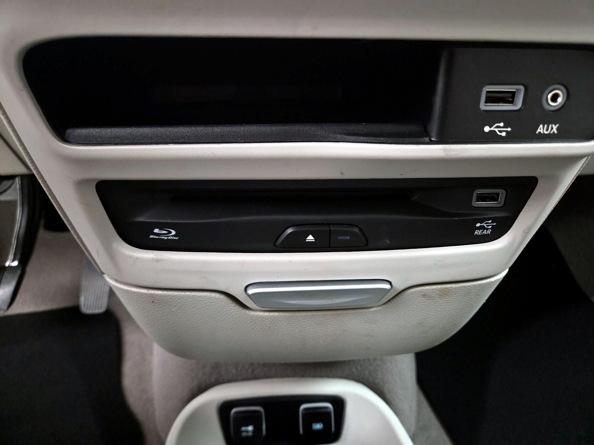 Thumbnail: 2017 Chrysler Pacifica - 18