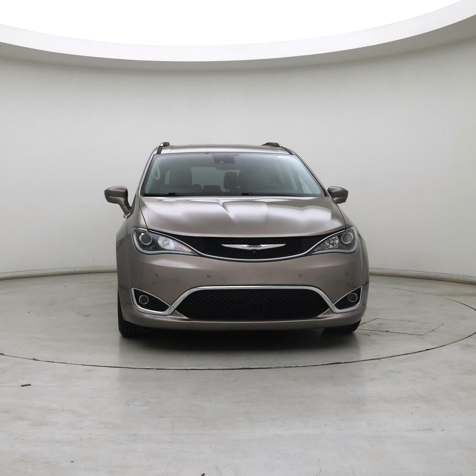 Thumbnail: 2017 Chrysler Pacifica - 5