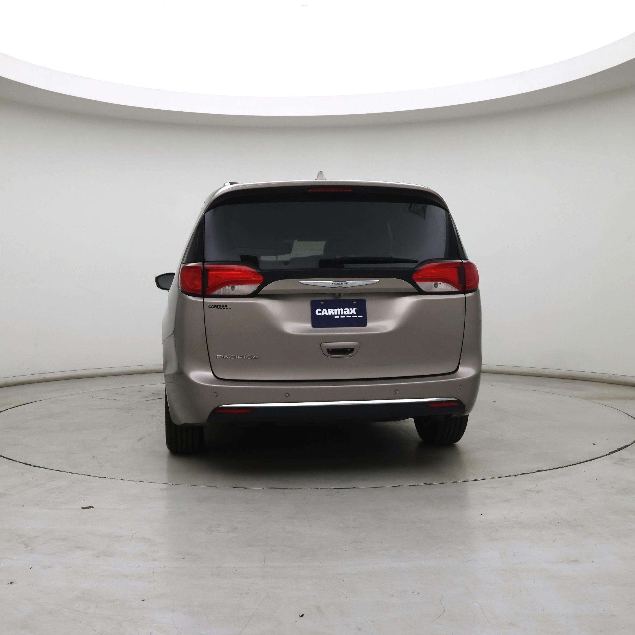 Thumbnail: 2017 Chrysler Pacifica - 6
