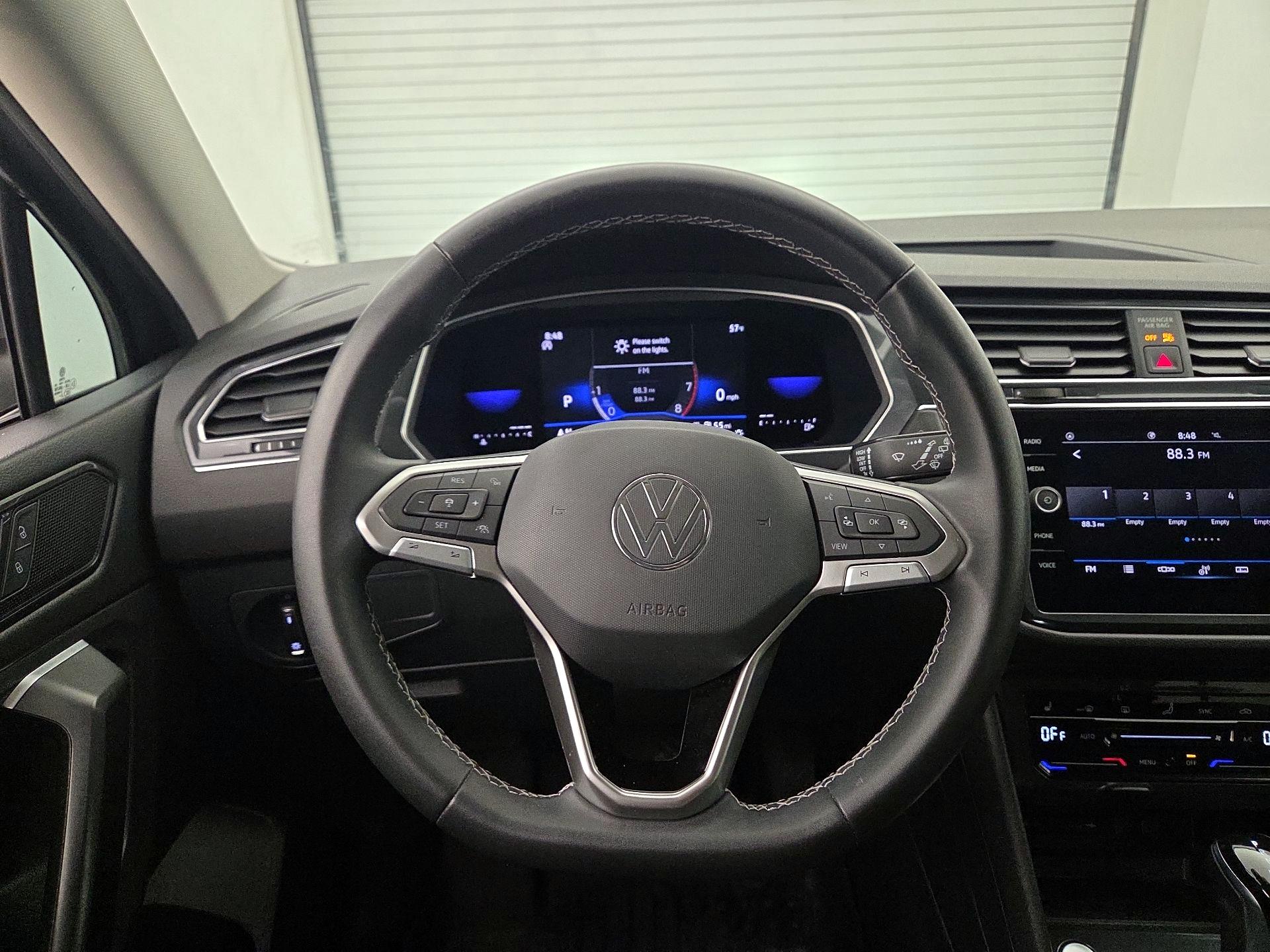 Thumbnail: 2023 Volkswagen Tiguan - 10