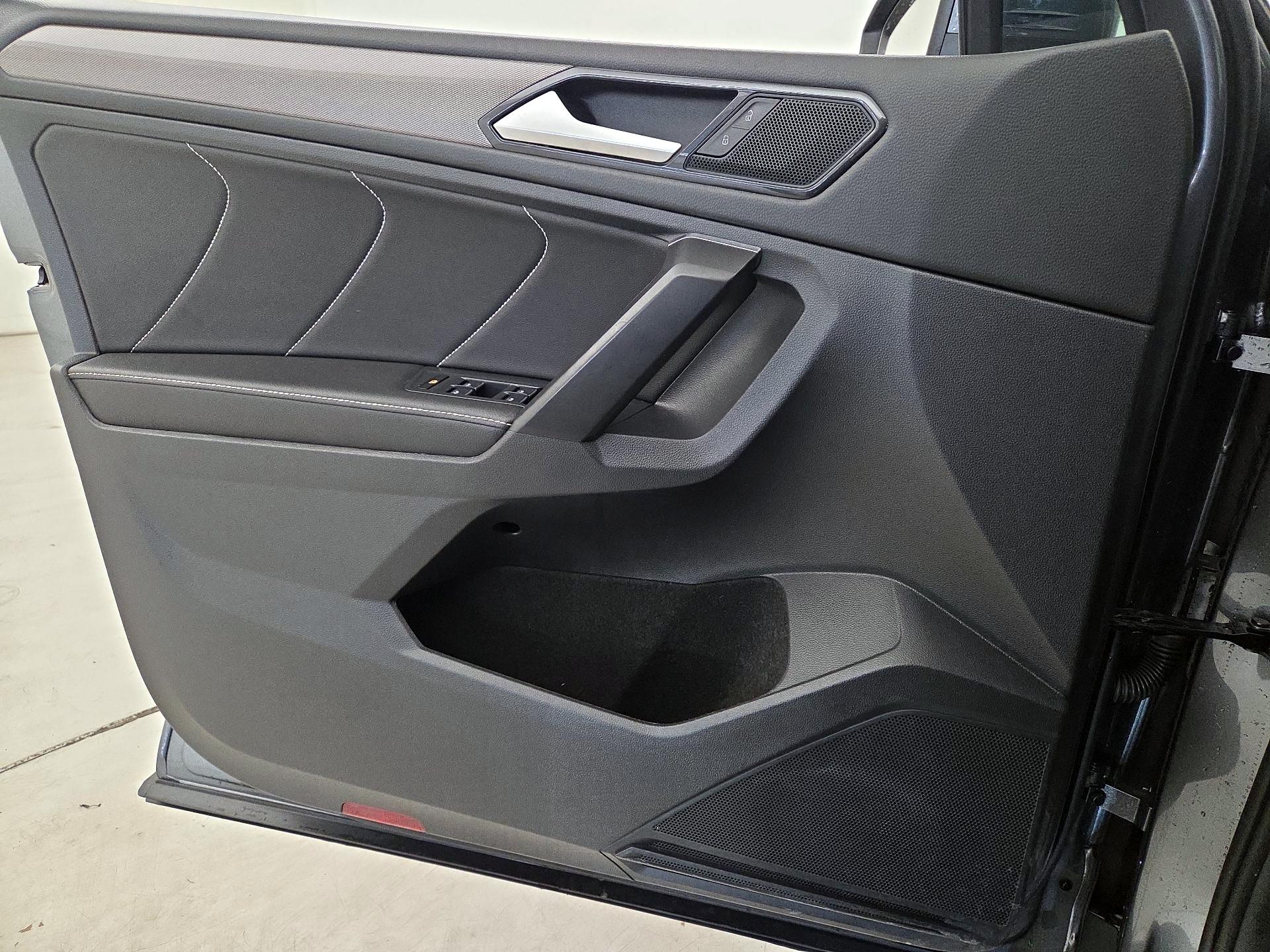 Thumbnail: 2023 Volkswagen Tiguan - 12