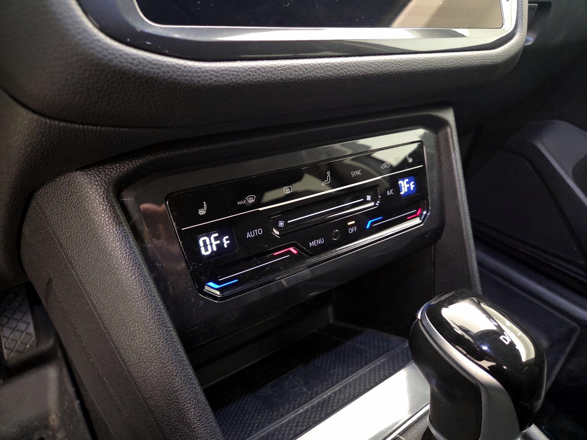 Thumbnail: 2023 Volkswagen Tiguan - 16