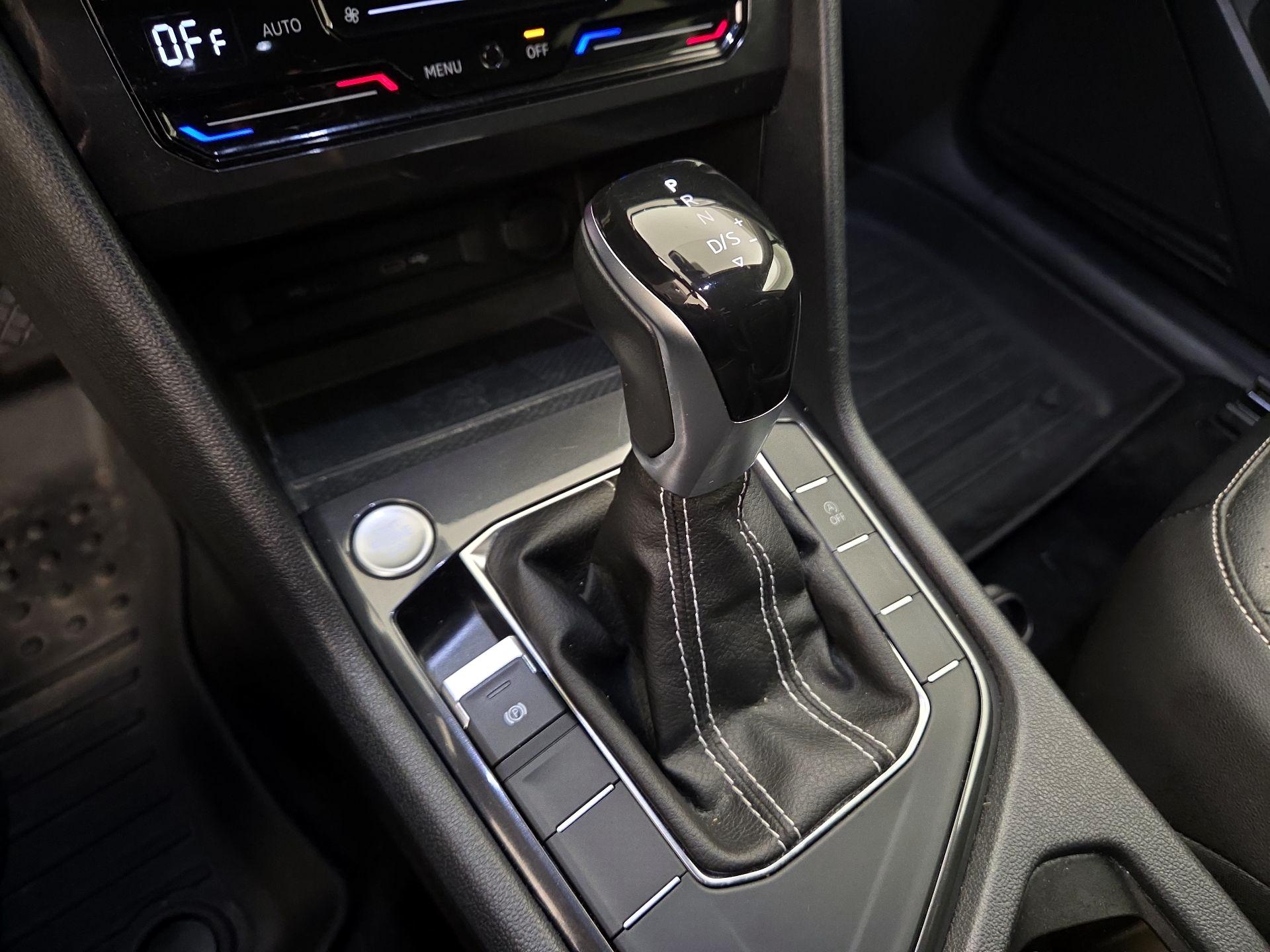 Thumbnail: 2023 Volkswagen Tiguan - 17