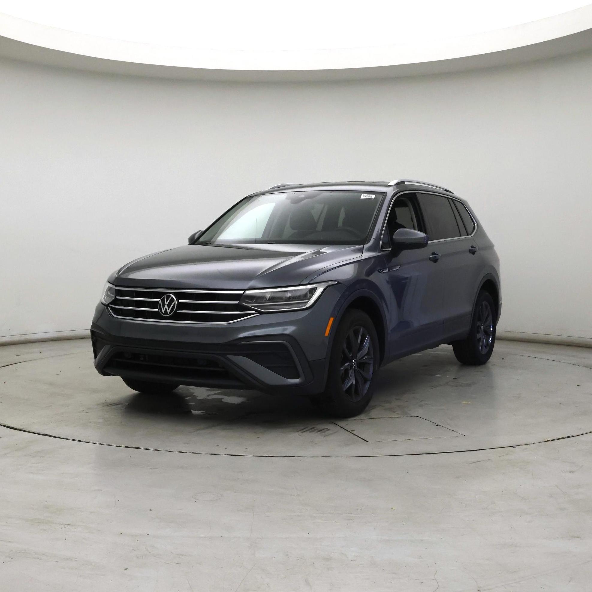 Thumbnail: 2023 Volkswagen Tiguan - 4