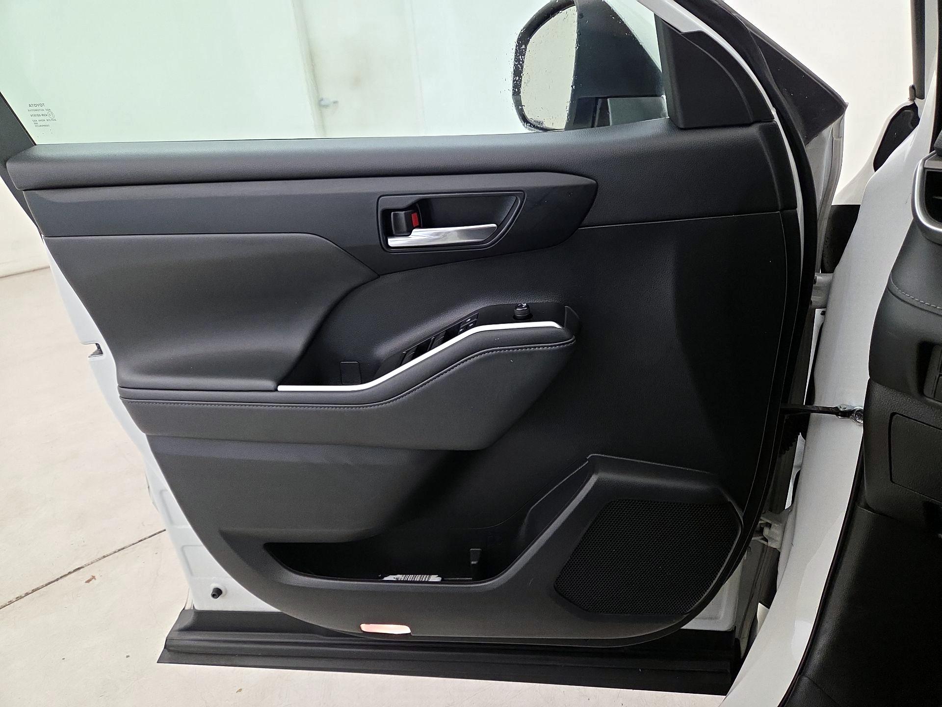 Thumbnail: 2021 Toyota Highlander - 12