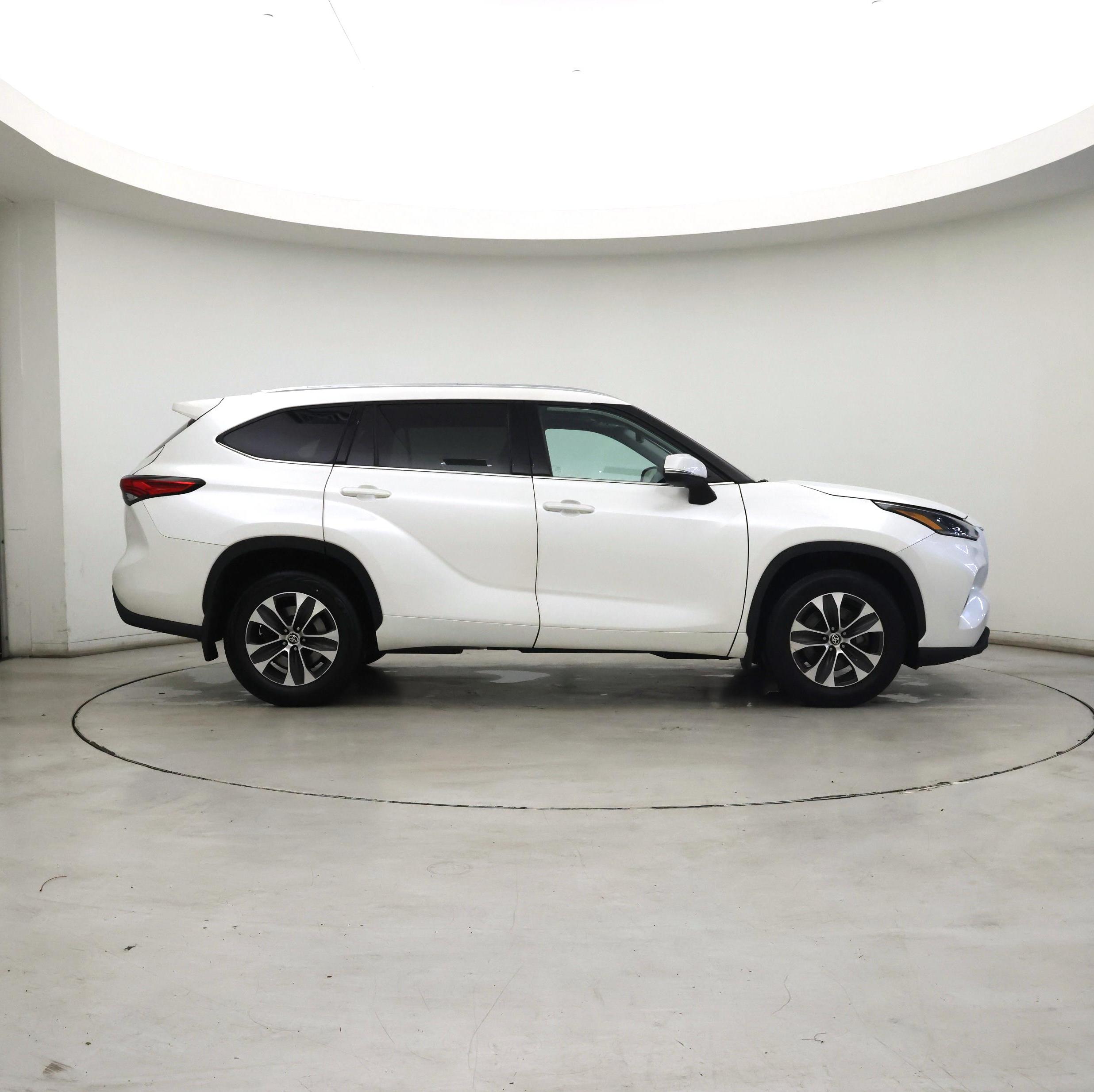 Thumbnail: 2021 Toyota Highlander - 7