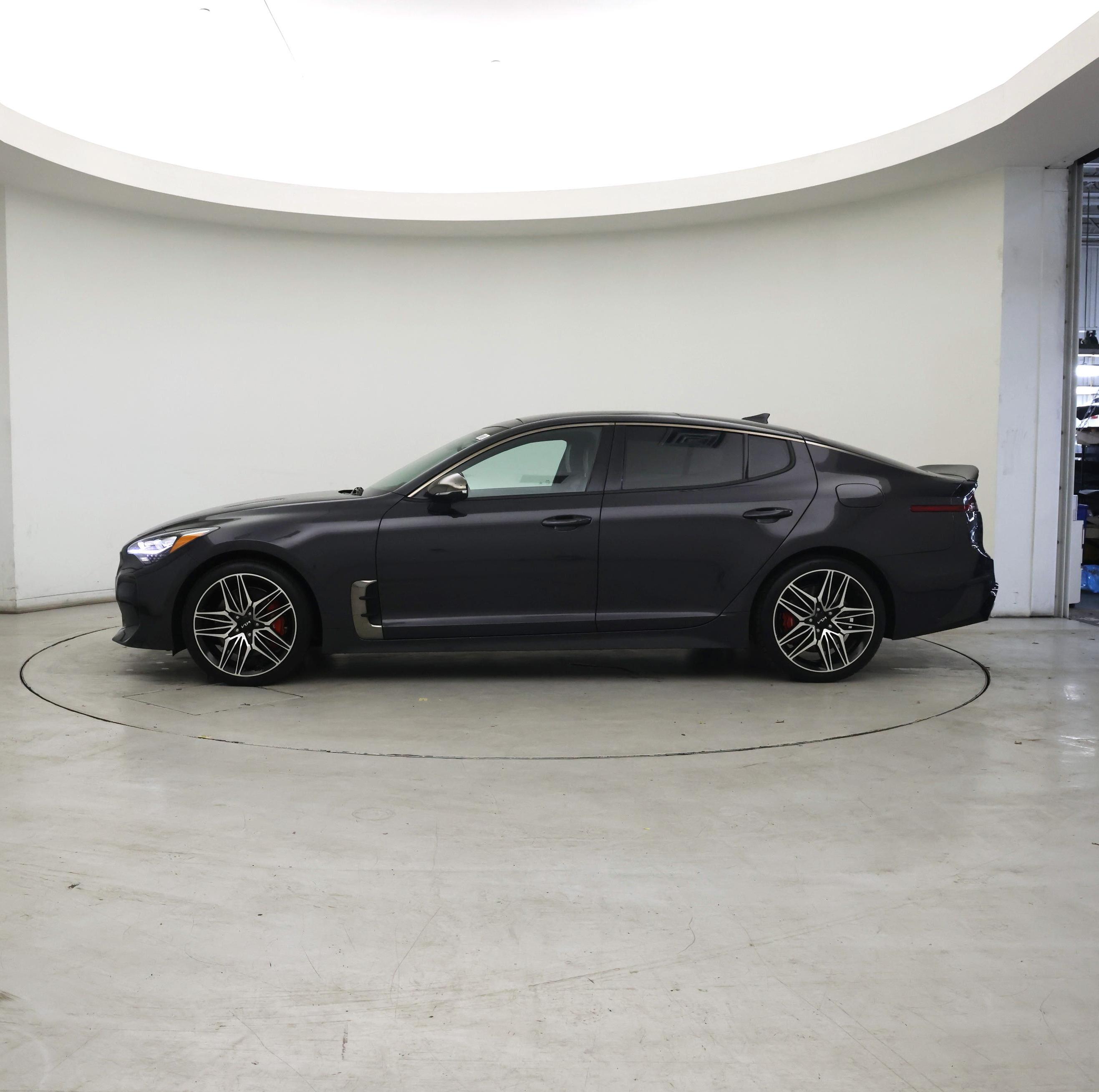 Thumbnail: 2023 Kia Stinger - 3