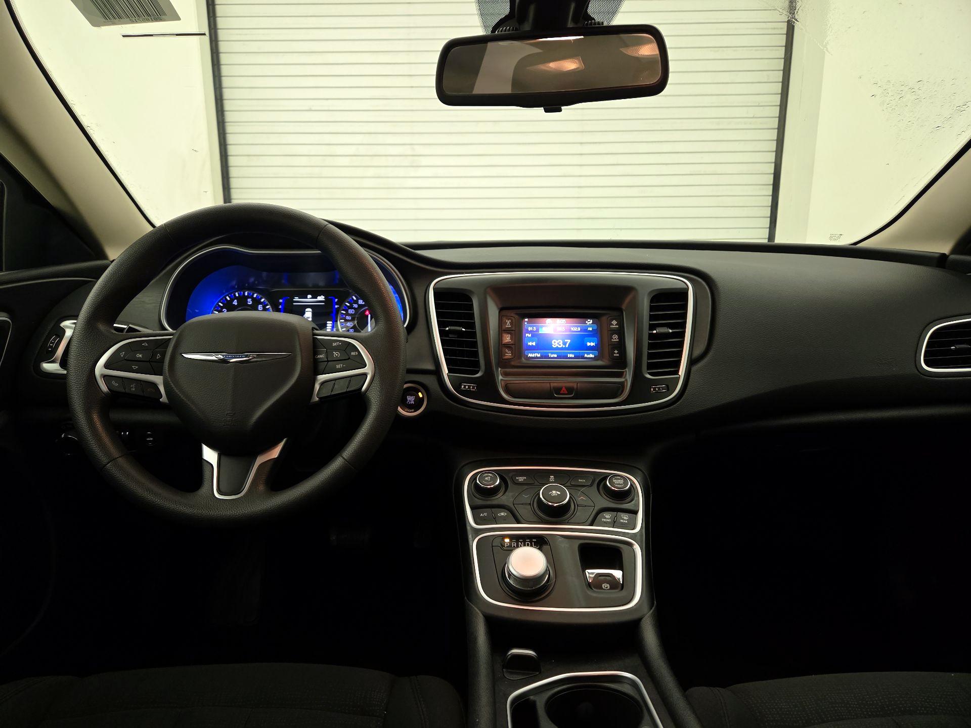 Thumbnail: 2016 Chrysler 200 - 9