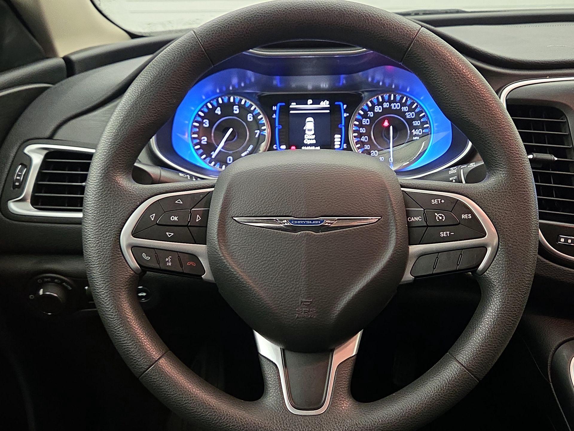 Thumbnail: 2016 Chrysler 200 - 10