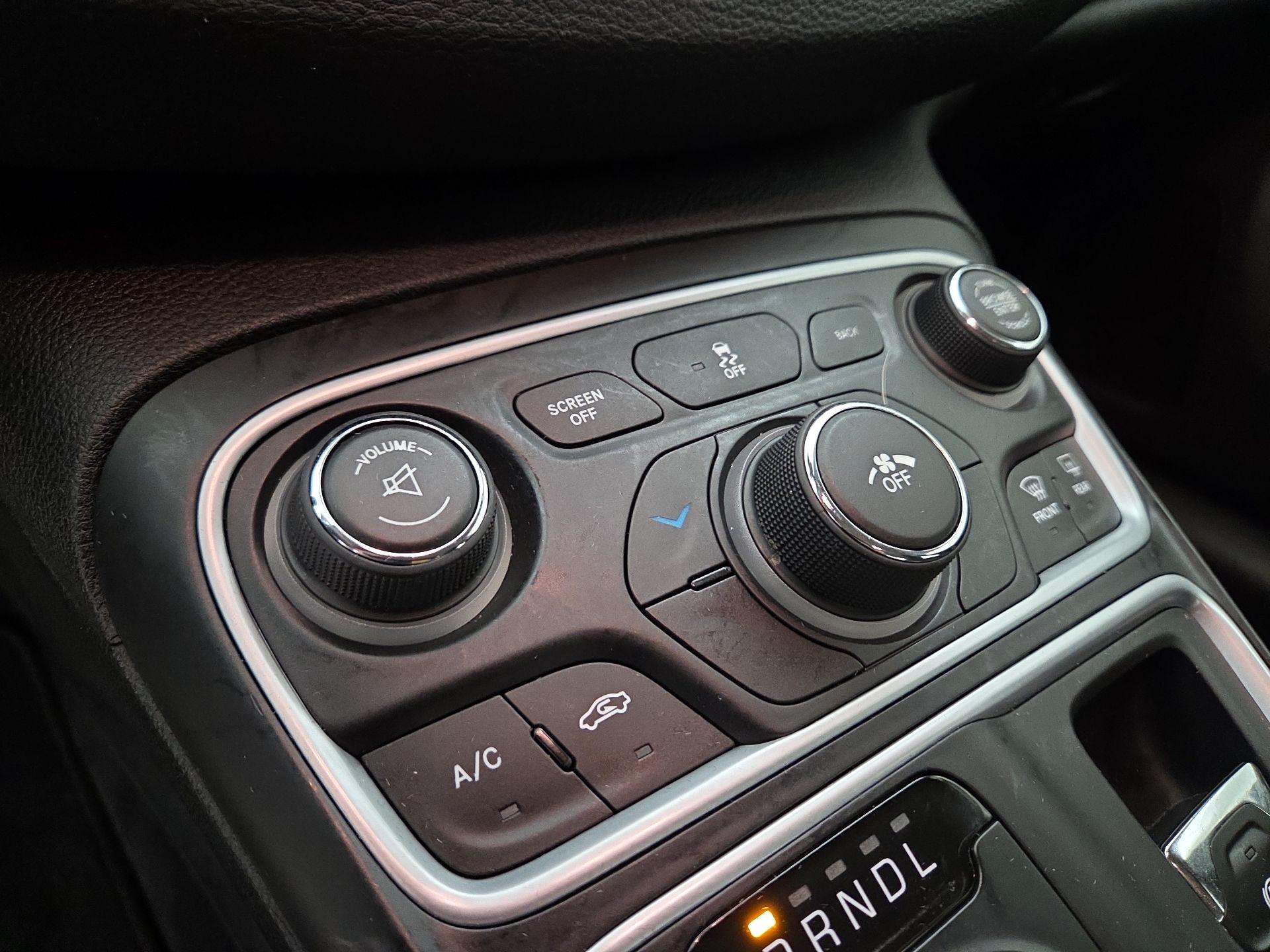 Thumbnail: 2016 Chrysler 200 - 15