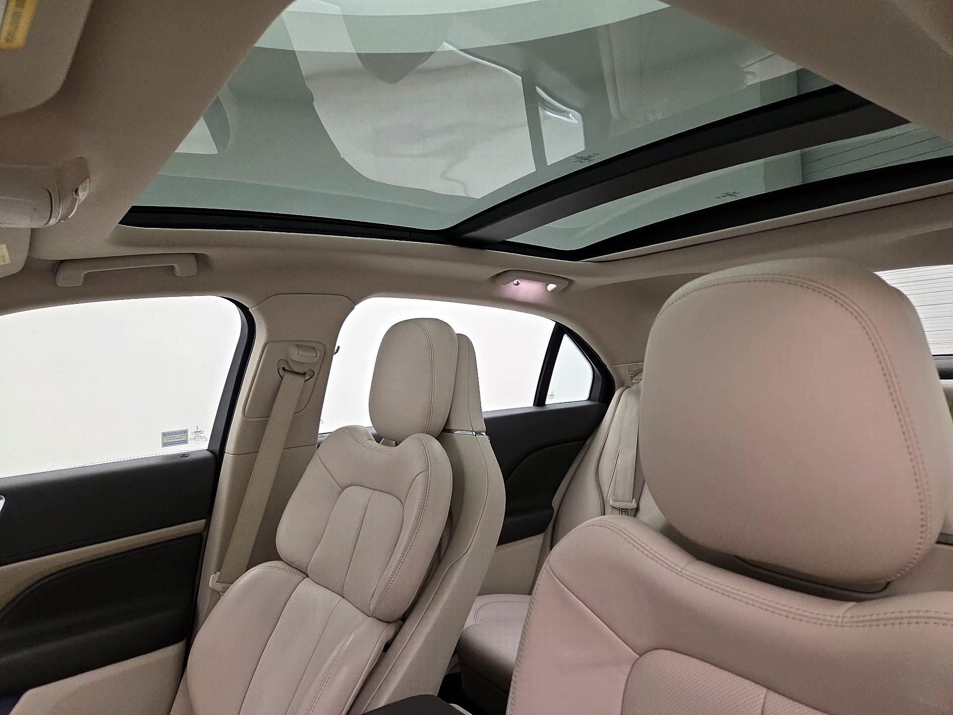 Thumbnail: 2018 Lincoln Continental - 20