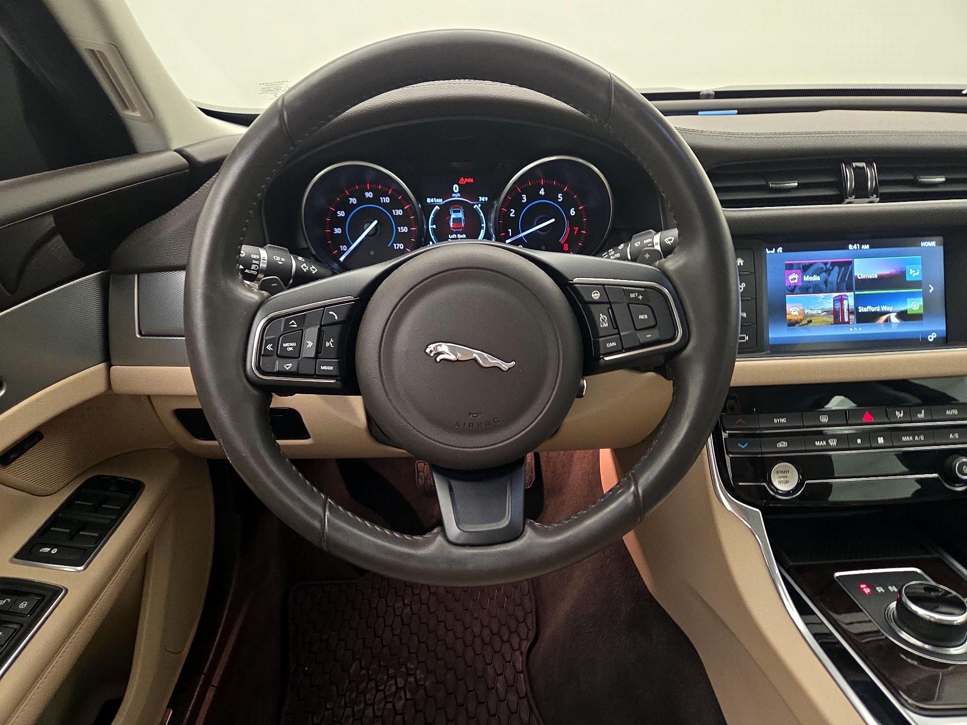 Thumbnail: 2017 Jaguar XF - 10