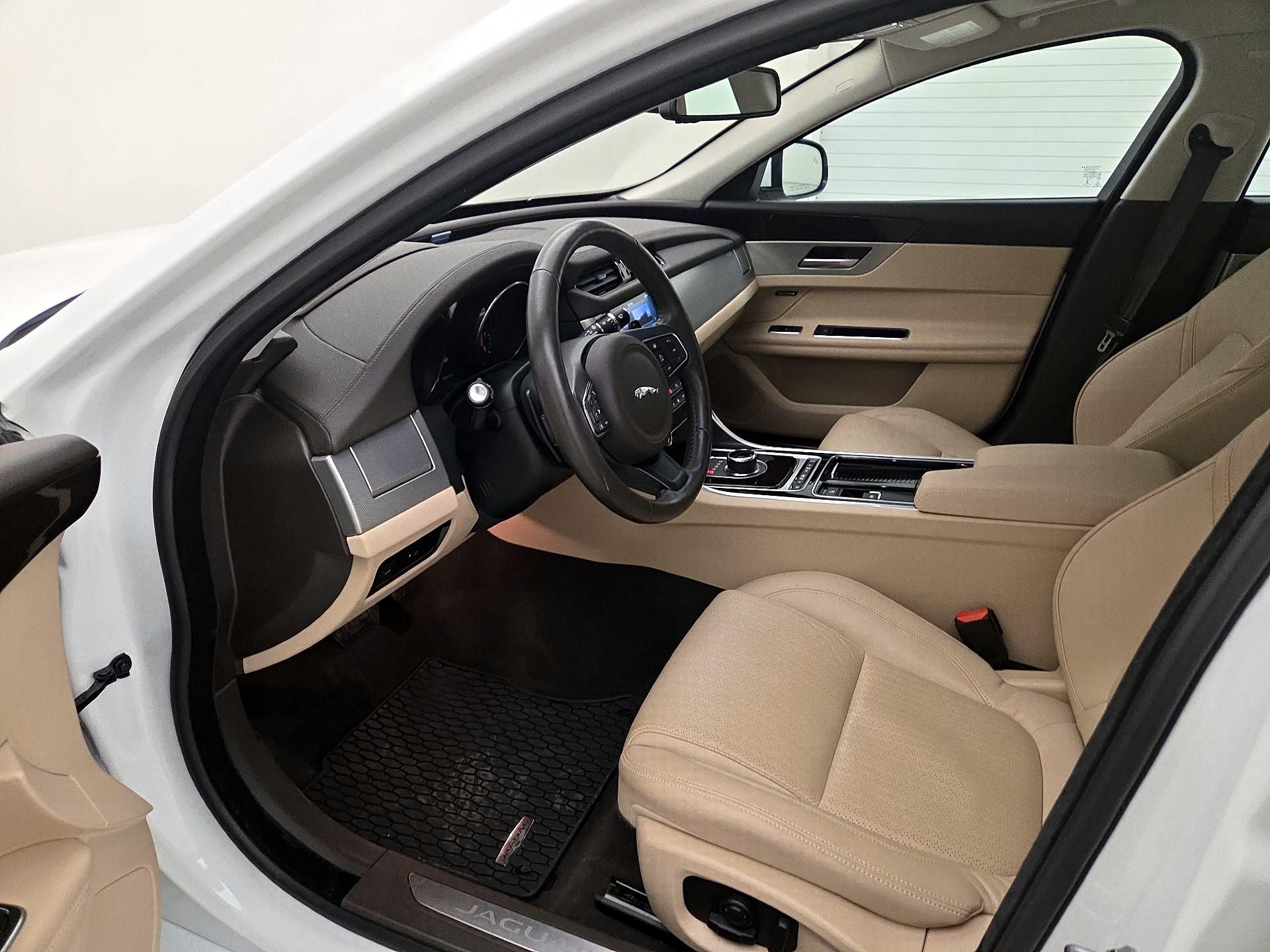 Thumbnail: 2017 Jaguar XF - 11