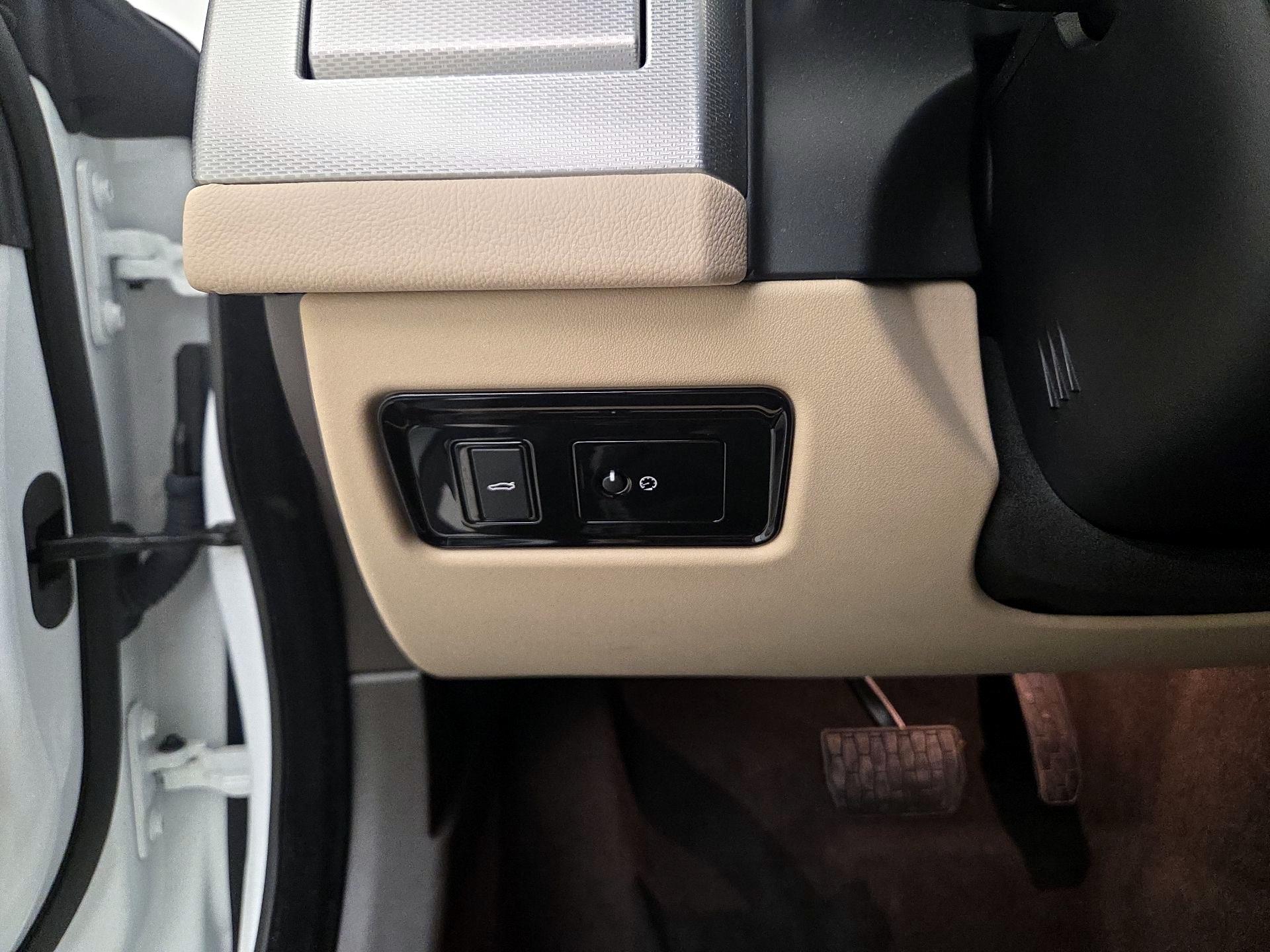 Thumbnail: 2017 Jaguar XF - 13