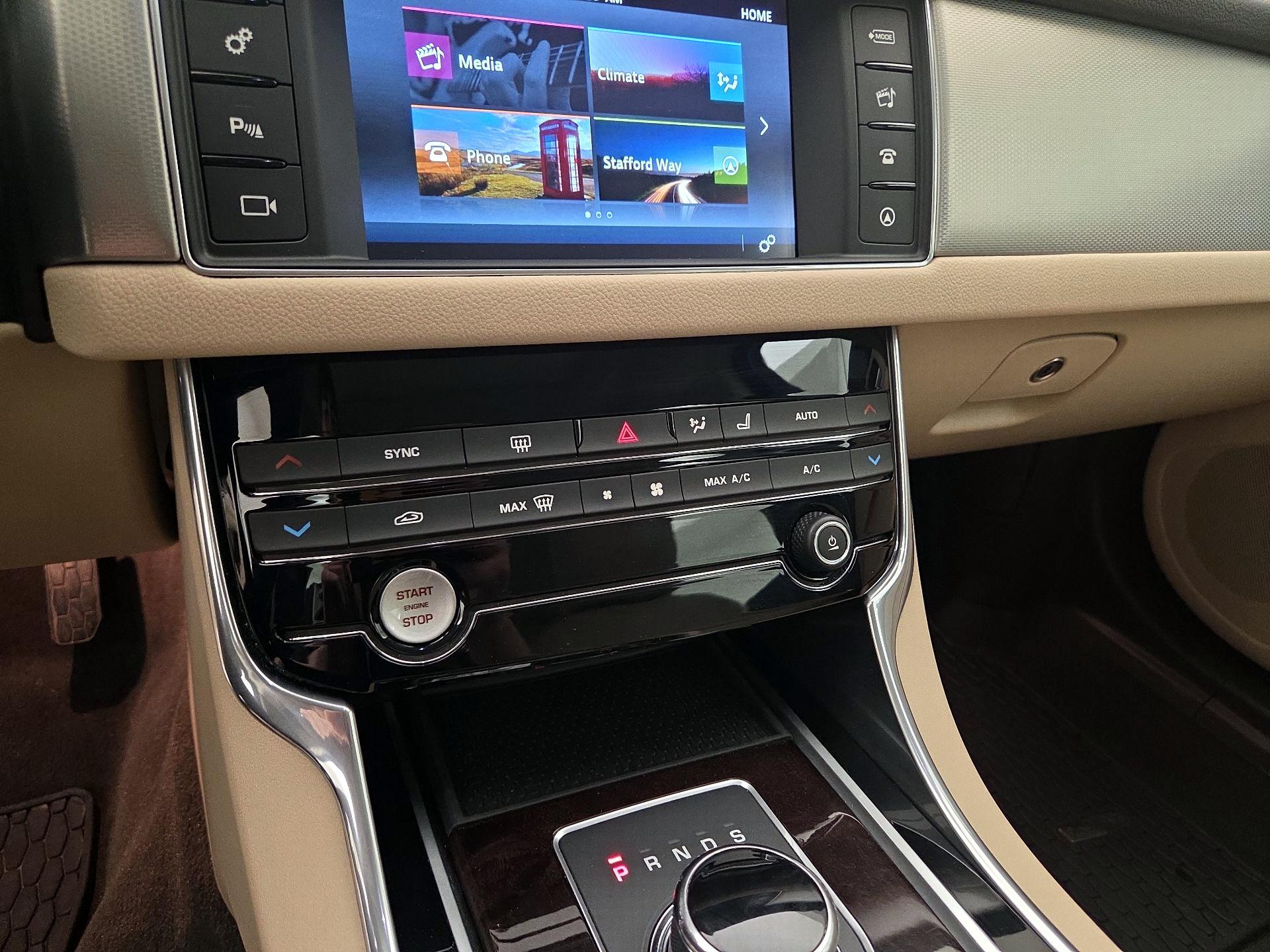 Thumbnail: 2017 Jaguar XF - 16