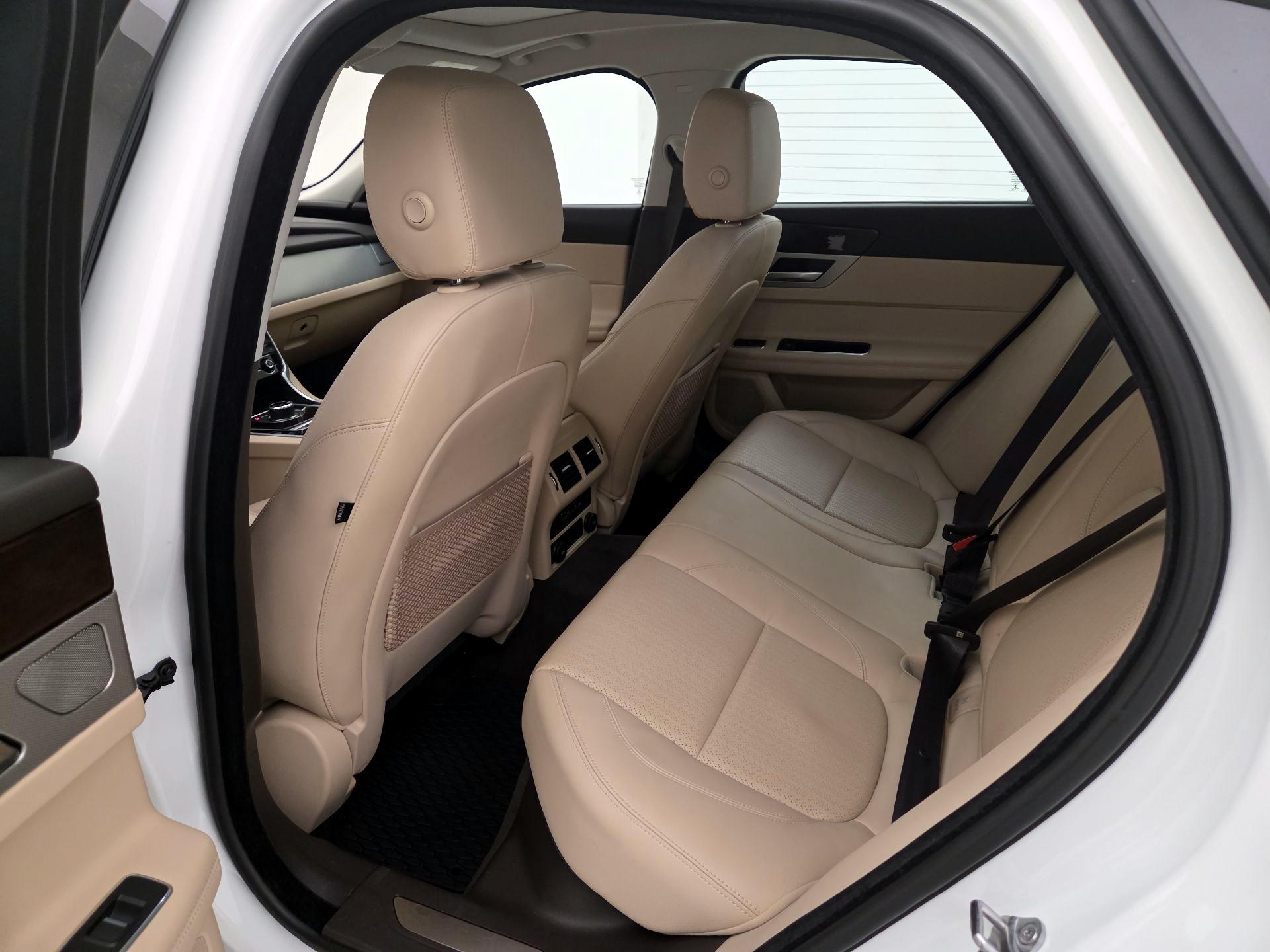 Thumbnail: 2017 Jaguar XF - 18