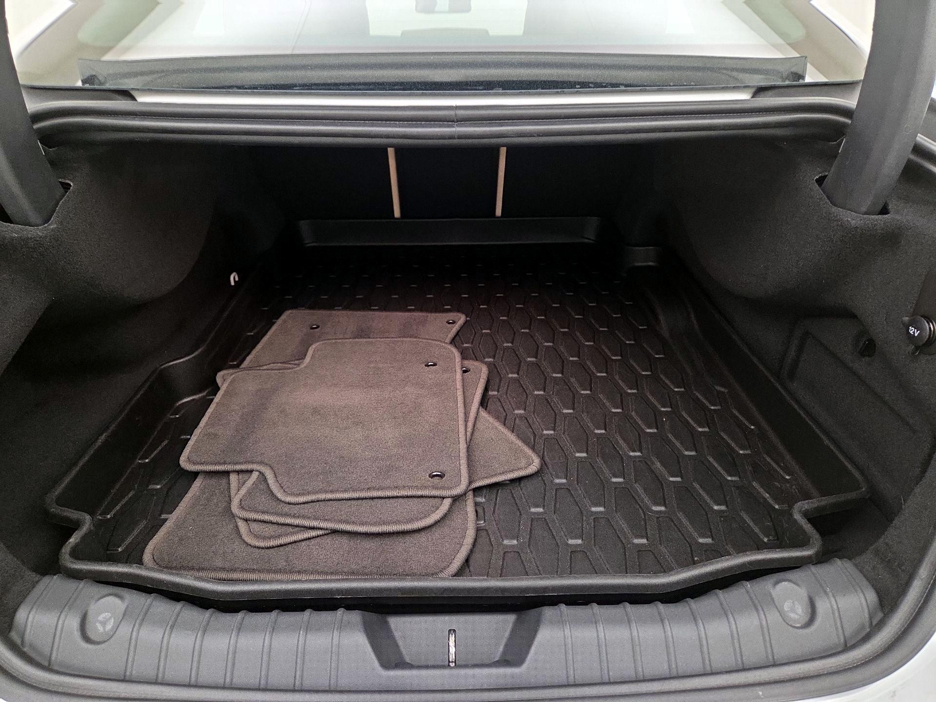 Thumbnail: 2017 Jaguar XF - 19