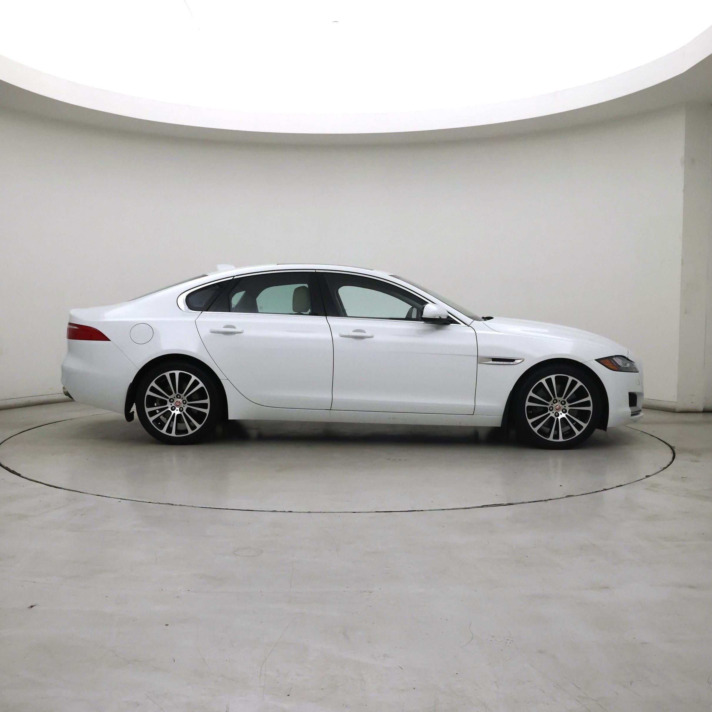 Thumbnail: 2017 Jaguar XF - 7