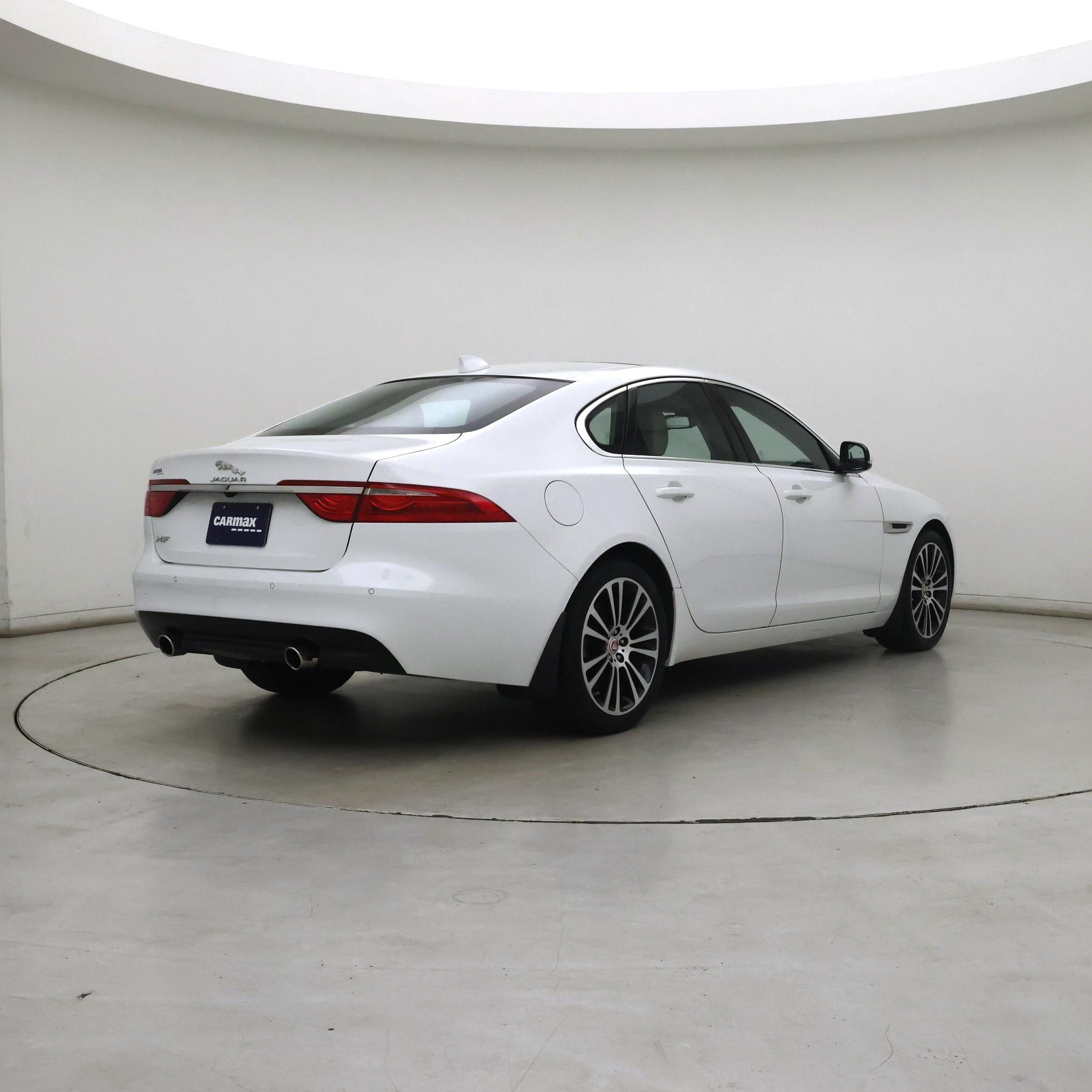 Thumbnail: 2017 Jaguar XF - 8