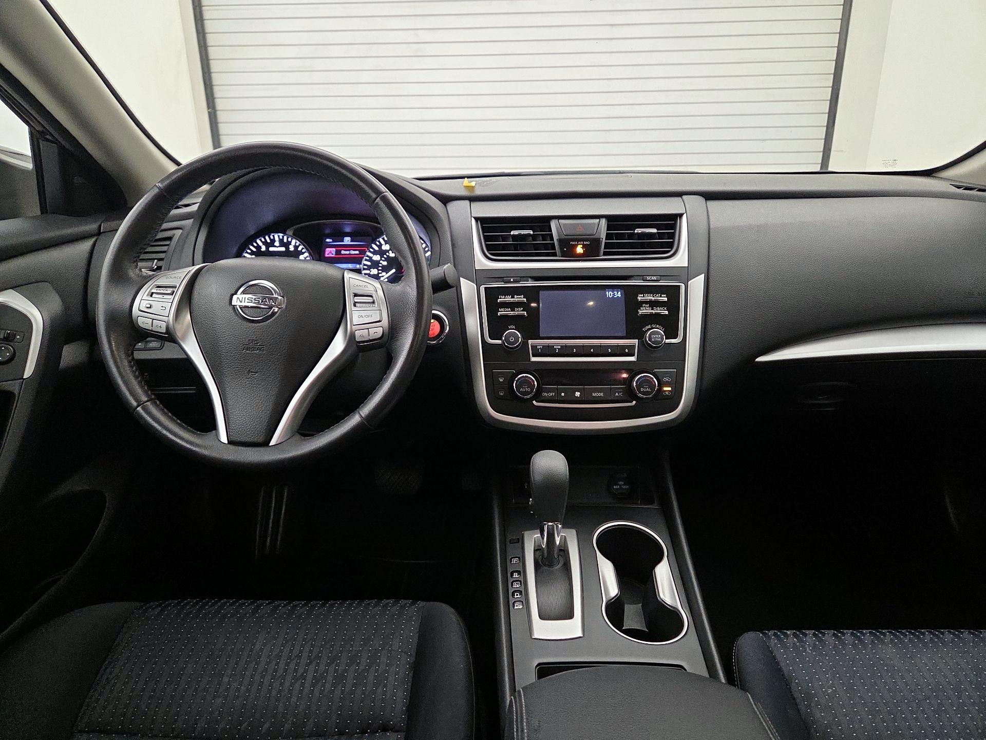 Thumbnail: 2017 Nissan Altima - 9