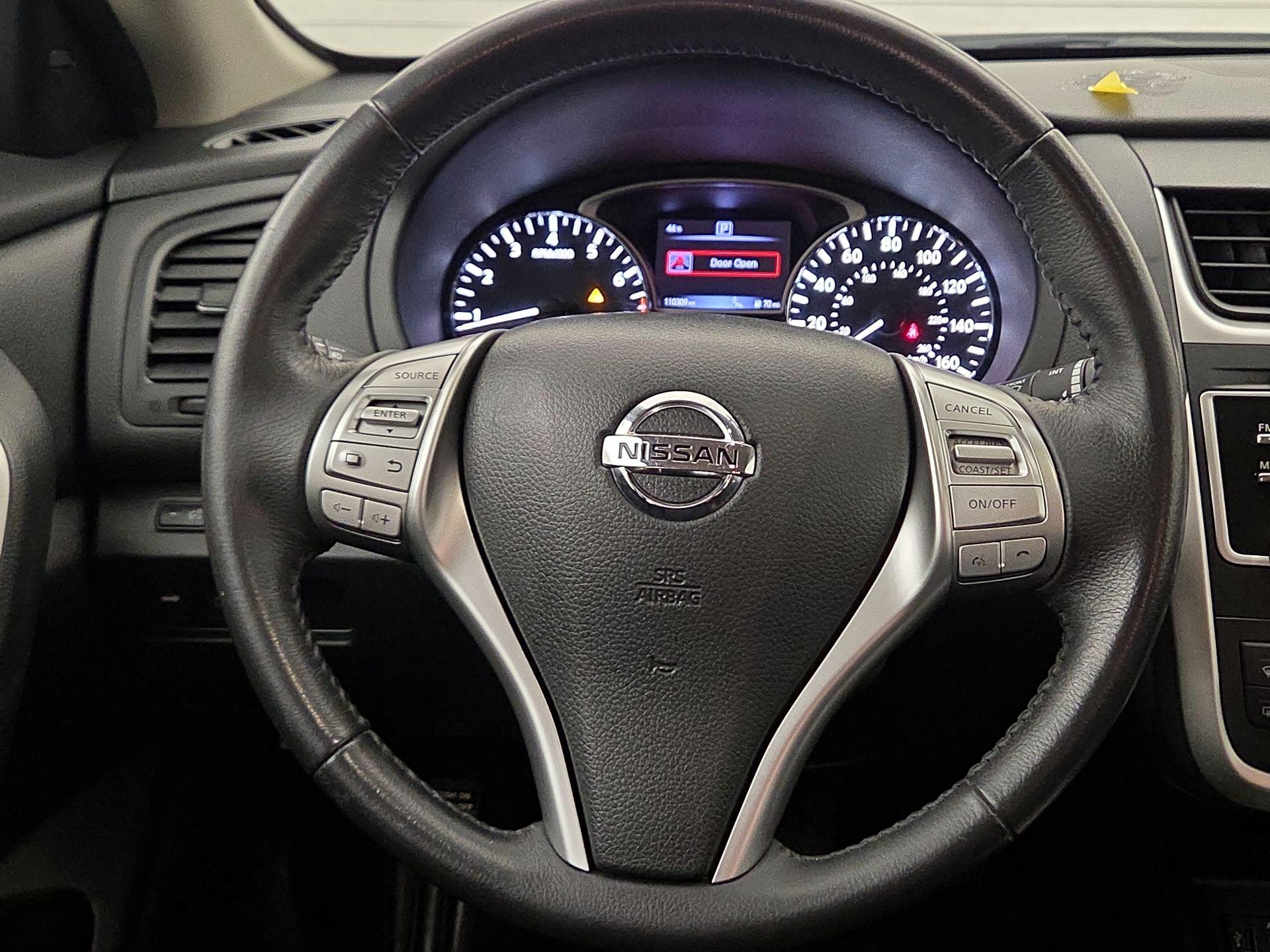 Thumbnail: 2017 Nissan Altima - 10