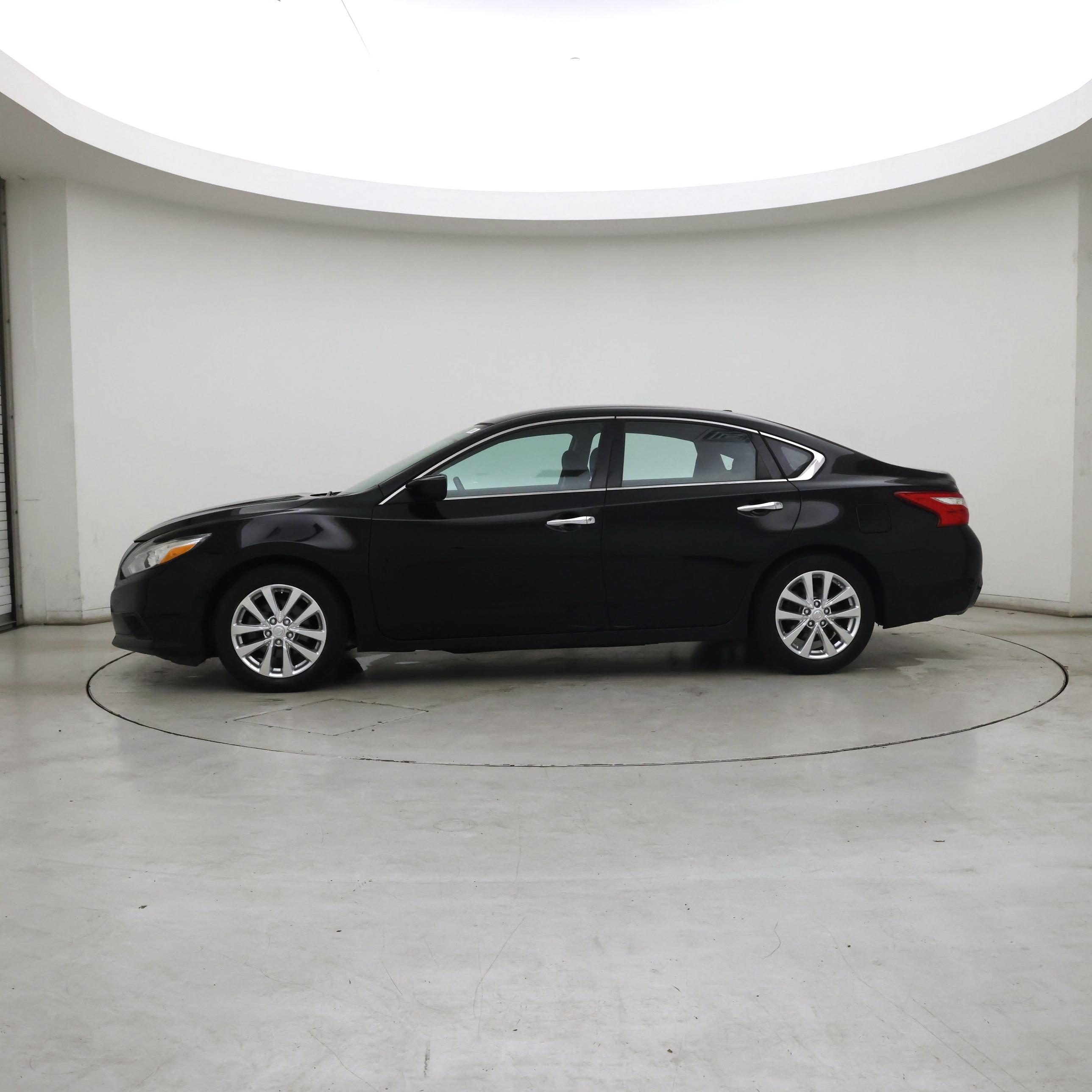 Thumbnail: 2017 Nissan Altima - 3