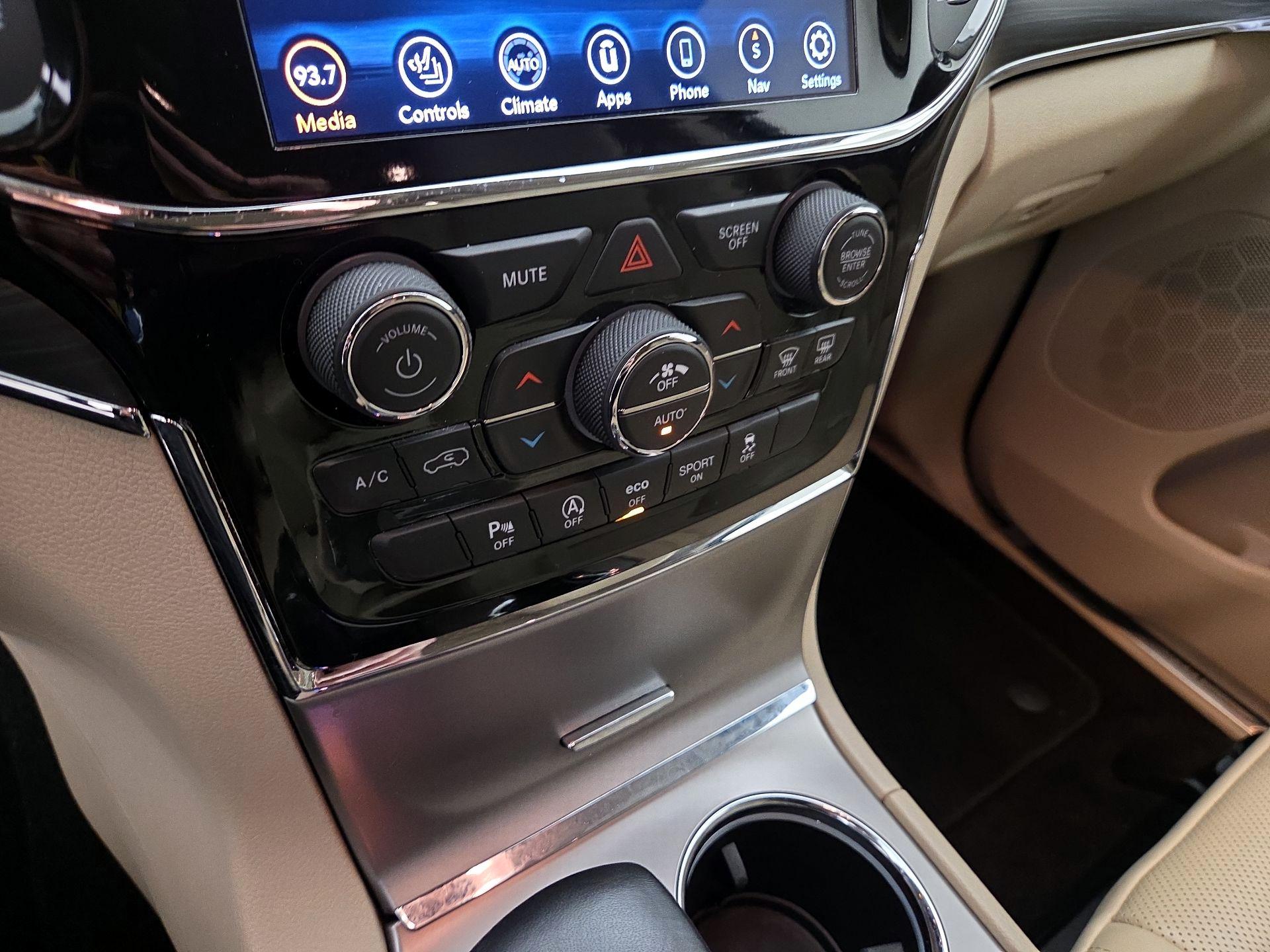 Thumbnail: 2021 Jeep Grand Cherokee - 16