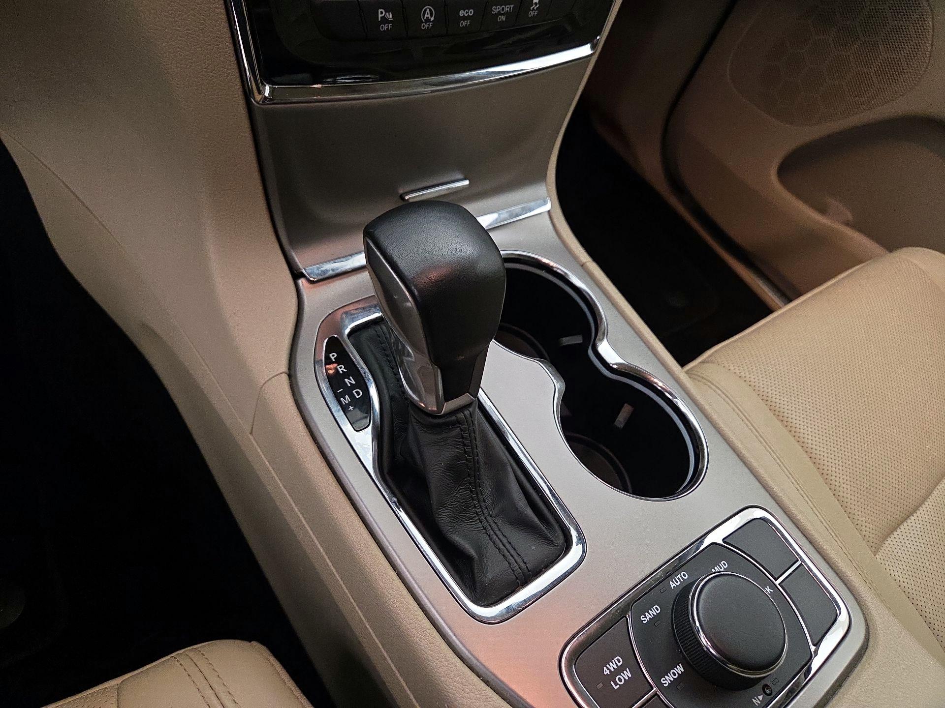 Thumbnail: 2021 Jeep Grand Cherokee - 17
