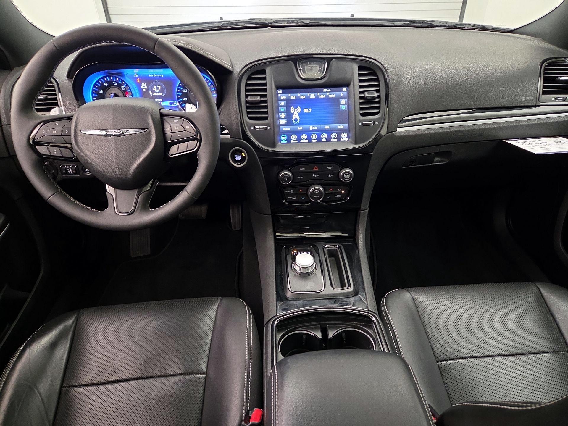 Thumbnail: 2023 Chrysler 300 - 9