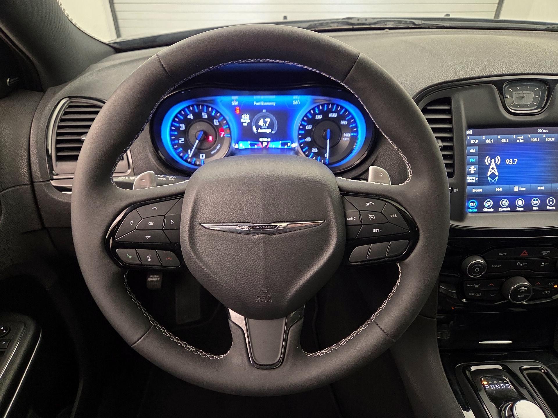 Thumbnail: 2023 Chrysler 300 - 10